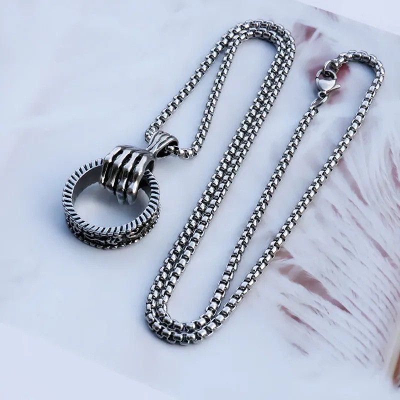 Jewelry Skull Hand Circle Pendant Necklaces Size ONE SIZE - 2 Thumbnail