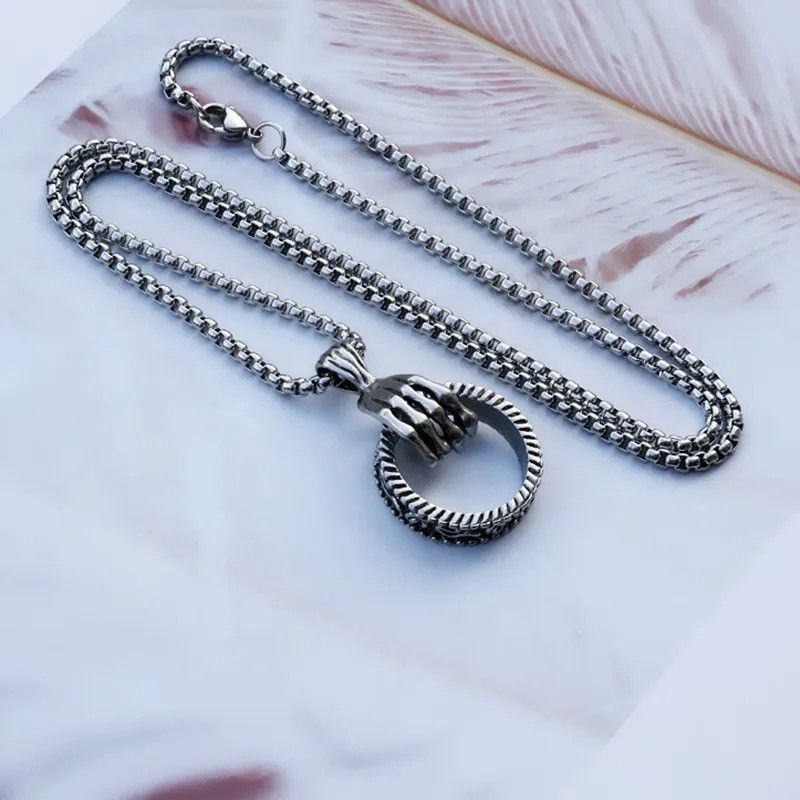 Jewelry Skull Hand Circle Pendant Necklaces Size ONE SIZE - 5 Thumbnail