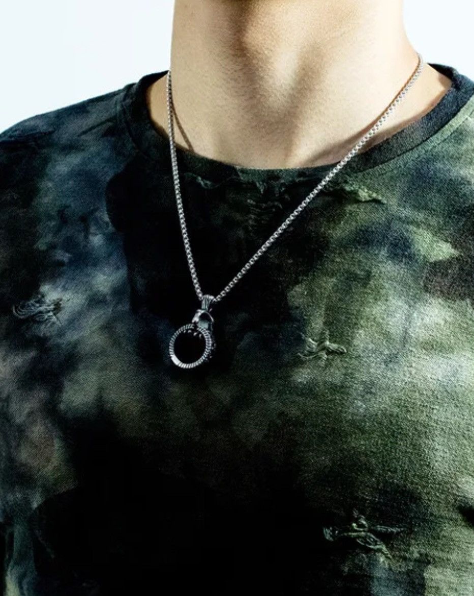 Jewelry Skull Hand Circle Pendant Necklaces Size ONE SIZE - 4 Thumbnail