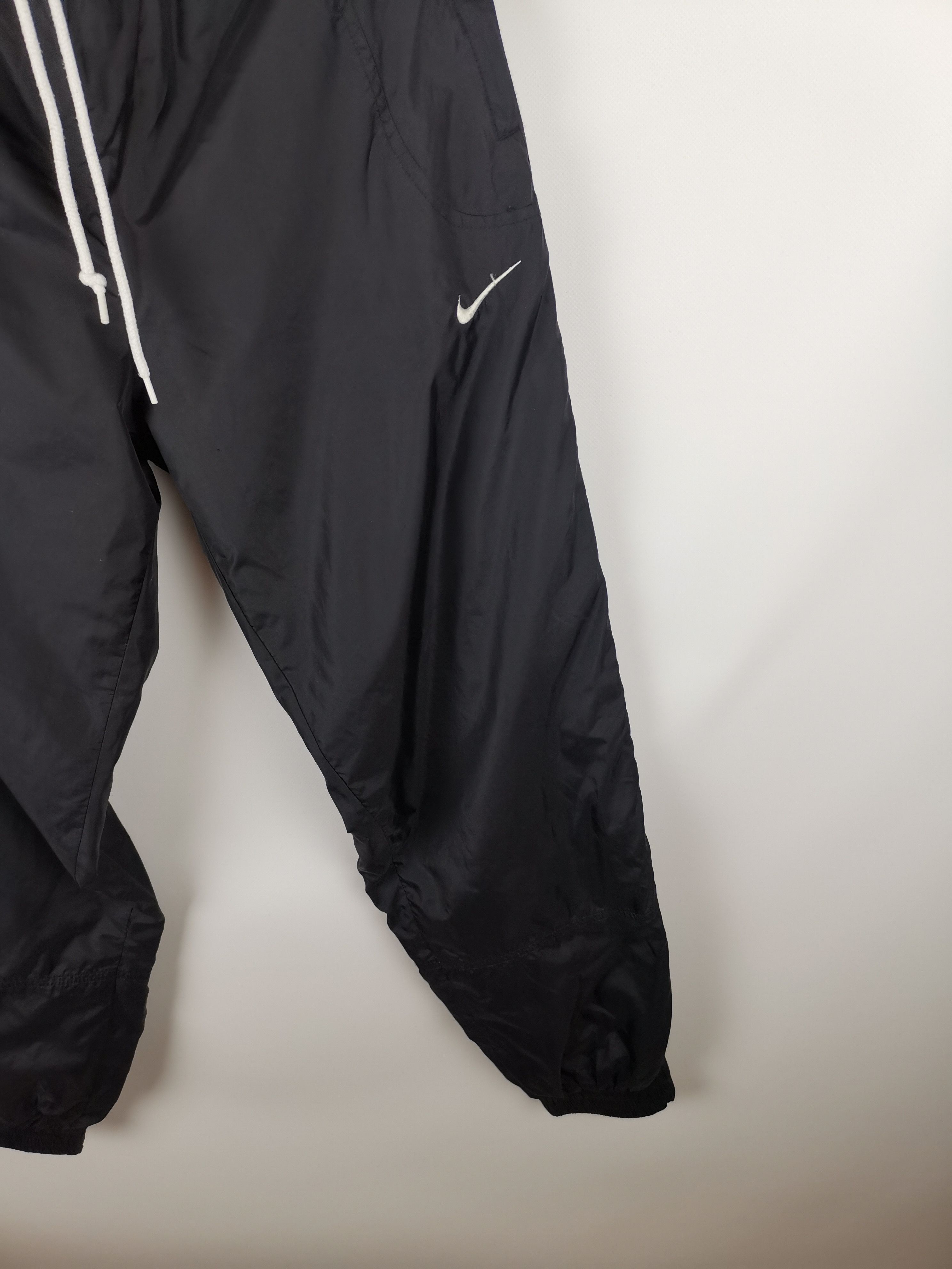 Nike Nike vintage 90s black white swoosh track pants Size US 32 / EU 48 - 4 Thumbnail