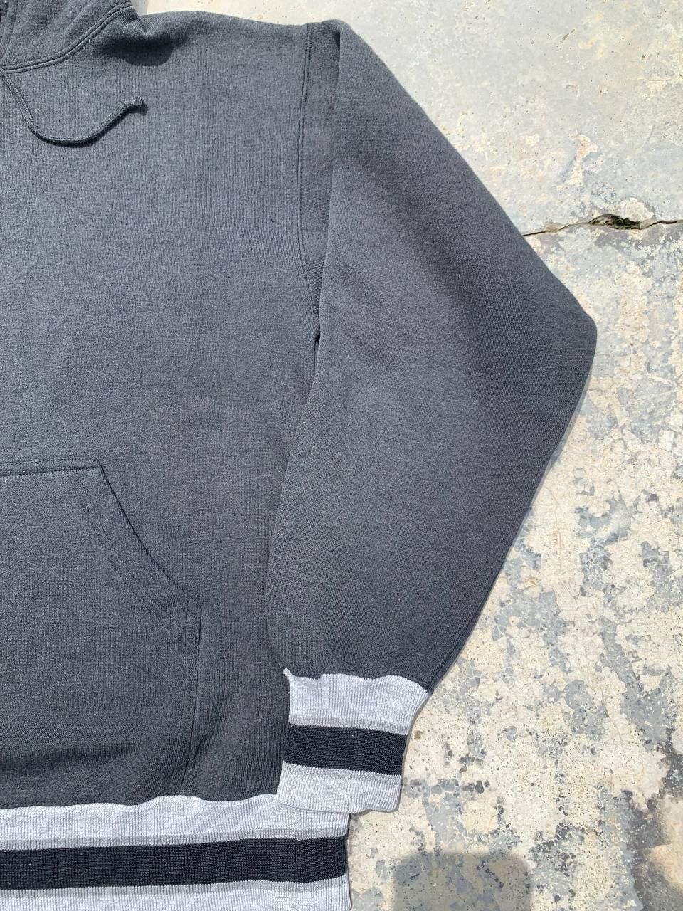 Vintage Queen Hunter Blank Sun Faded Black Vintage Hoodie Size US S / EU 44-46 / 1 - 3 Thumbnail