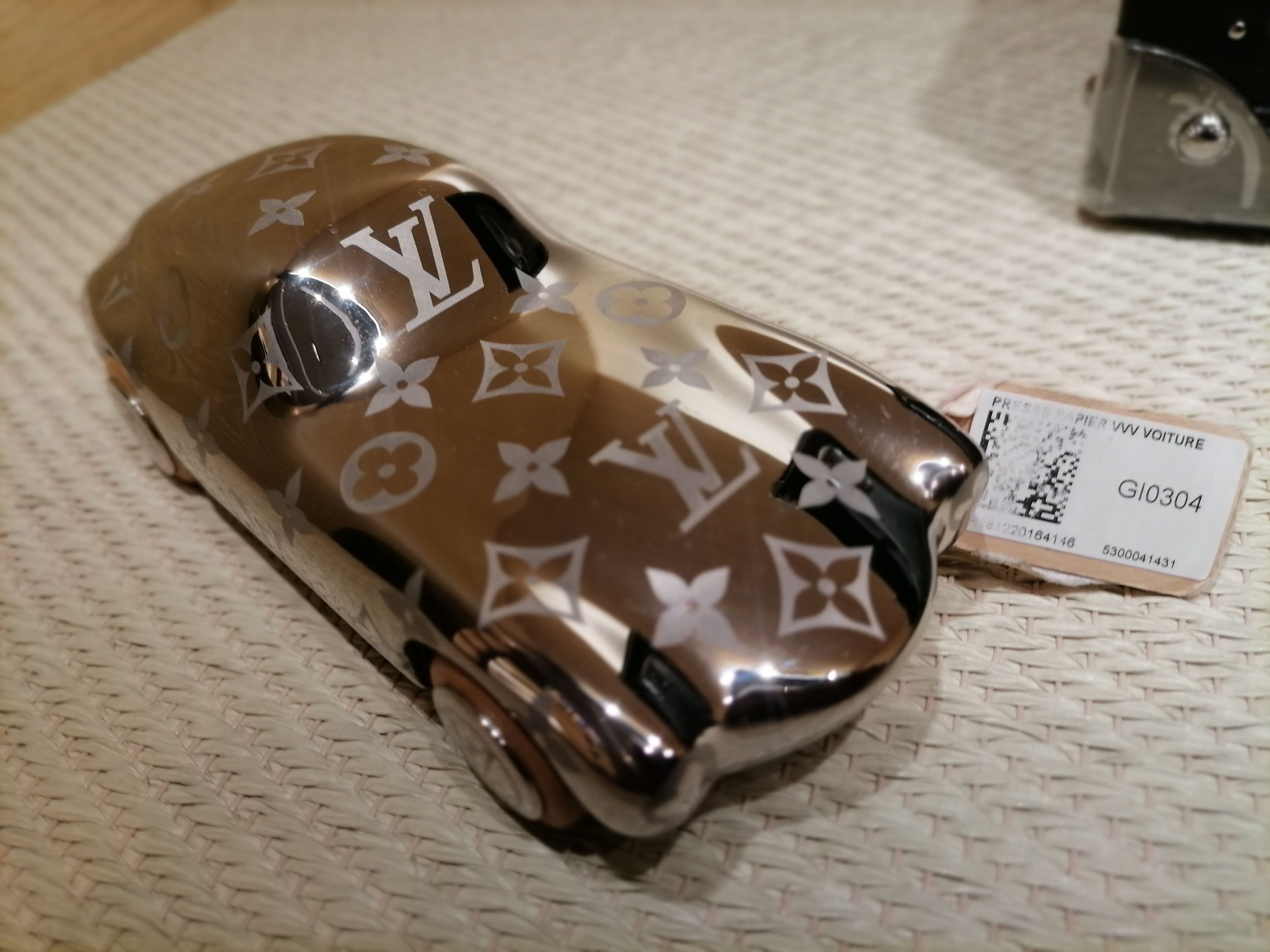 Louis Vuitton RARE LOUIS VUITTON VOGUEZ VOLEZ VOYAGEZ PAPERWEIGHT Size ONE SIZE - 2 Thumbnail