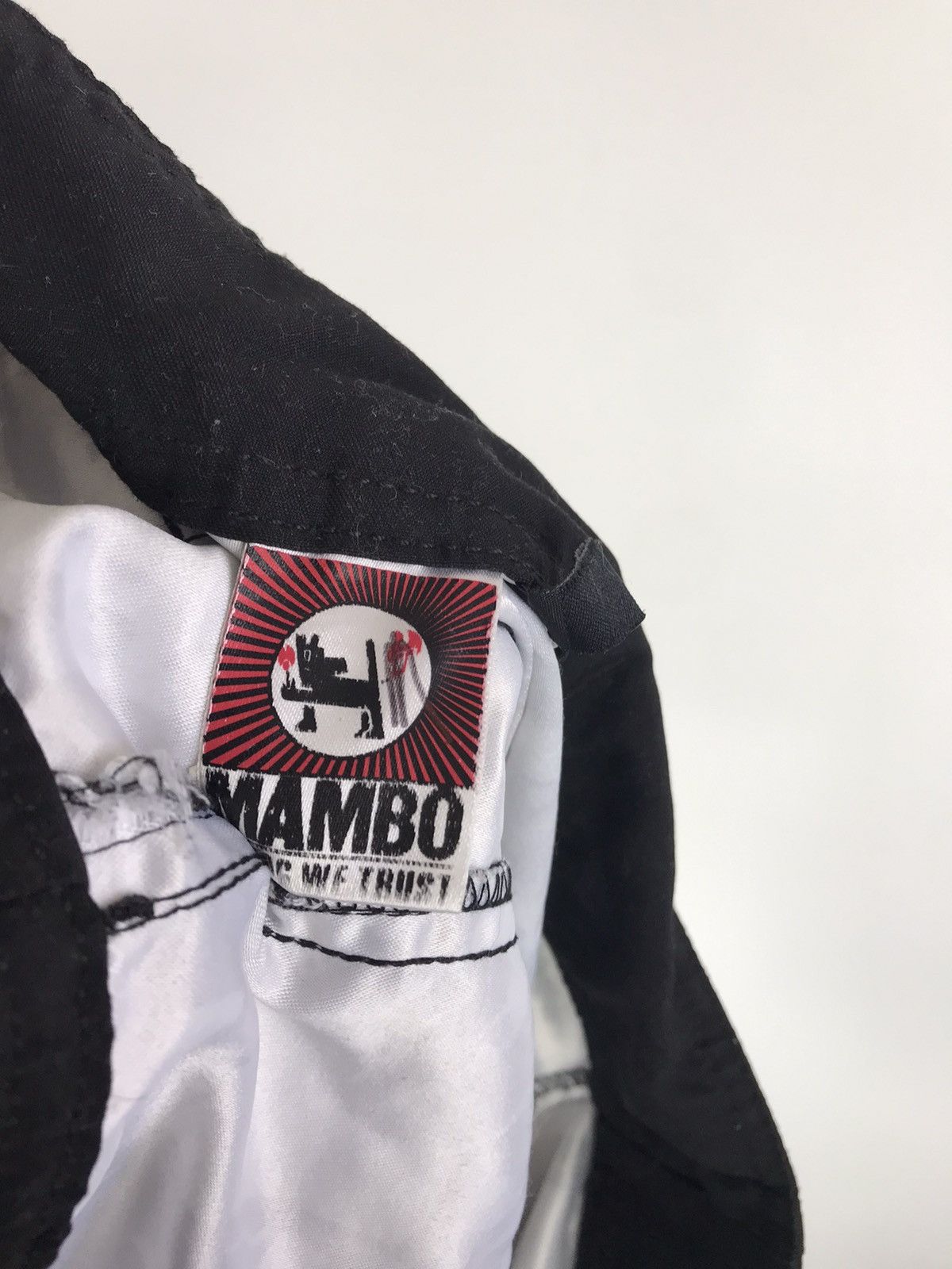 Mambo × Vintage Vintage Mambo Monogram Dog Print Surf Shorts Size US 32 / EU 48 - 6 Thumbnail