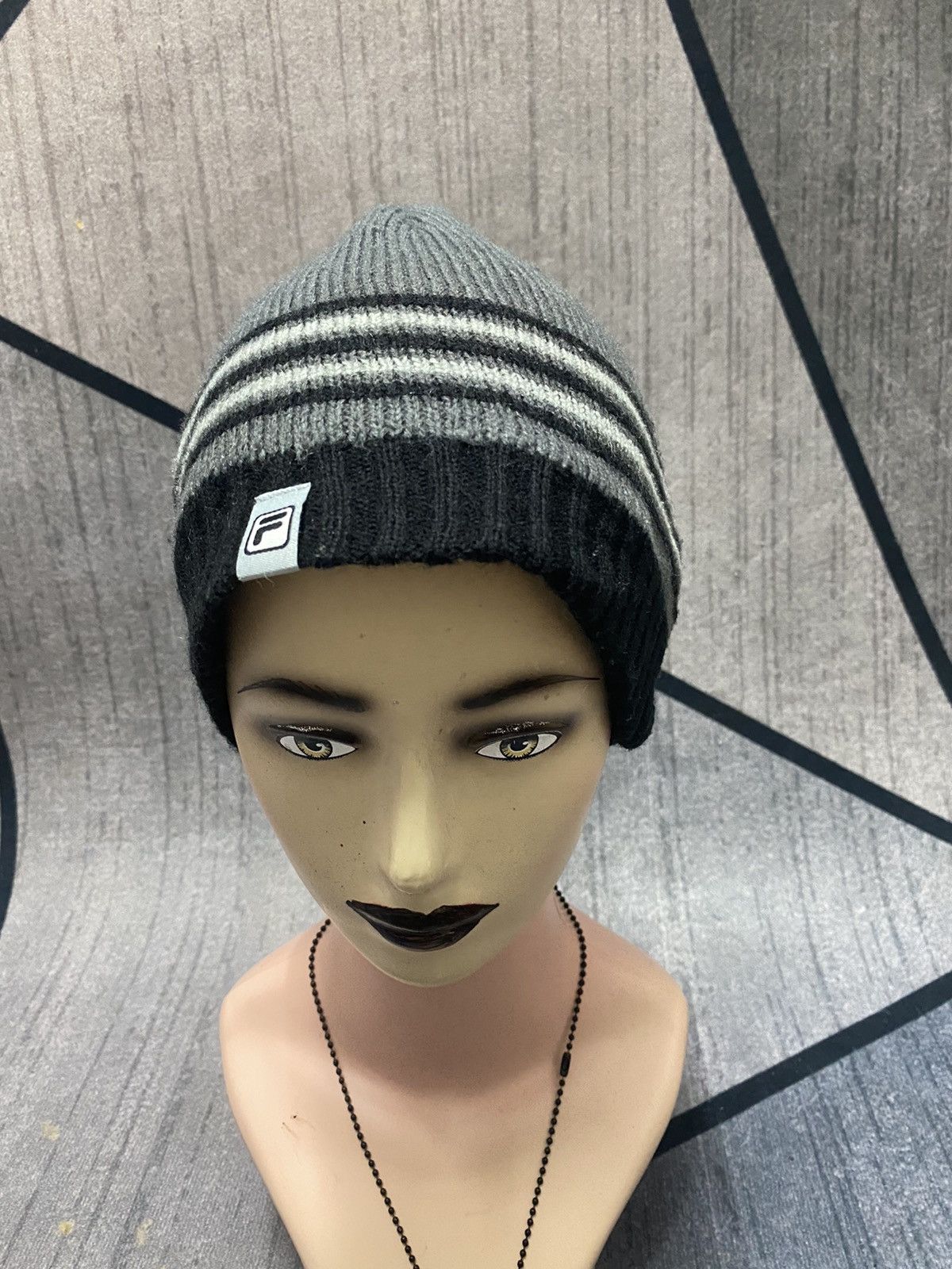 Fila Fila Small tag Beanie Hat Size ONE SIZE - 1 Thumbnail