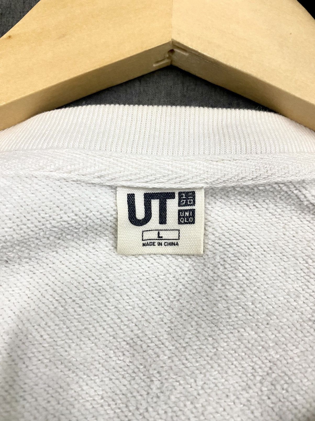 Disney × Mickey Mouse SWEATSHIRT UNIQLO X MICKEY MOUSE with CREAM COLOURS Size US M / EU 48-50 / 2 - 11 Thumbnail