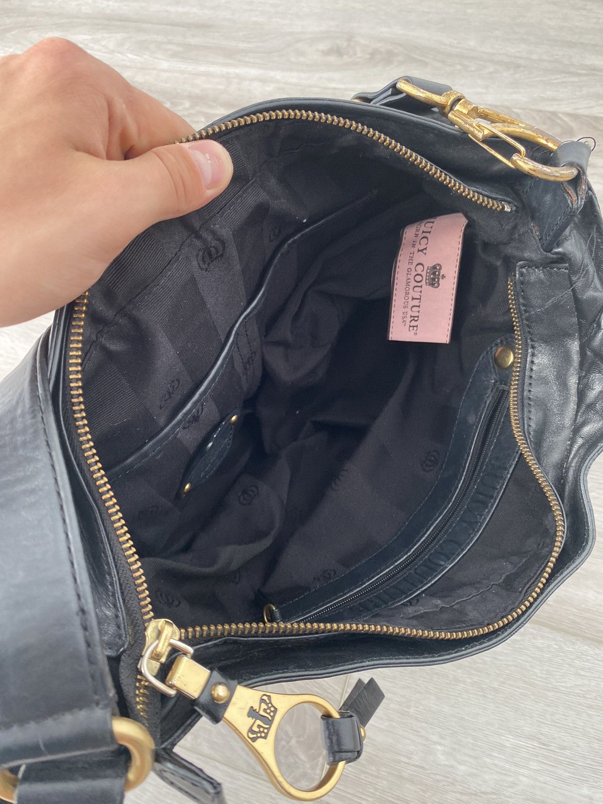 Juicy Couture × Vintage Vintage Juicy Couture Crossbody Bag Leather Size ONE SIZE - 8 Thumbnail