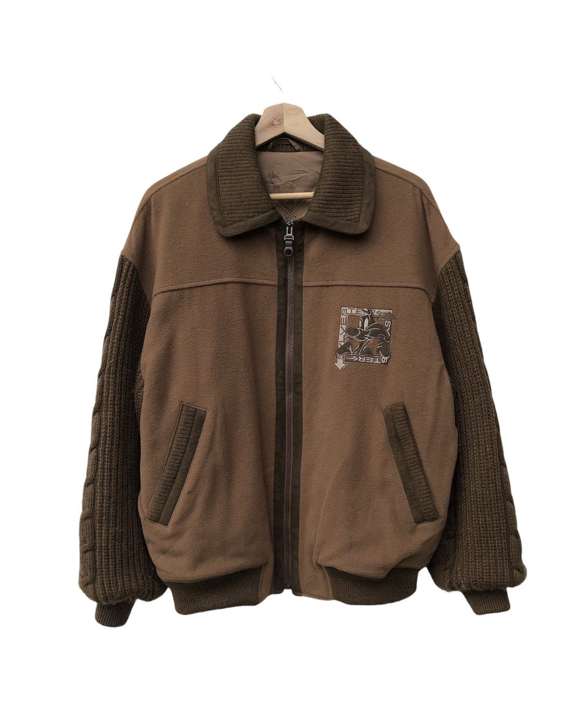Vintage Vintage Greenclub Warner Bros & Tm 97s Varsity Jacket Size US L / EU 52-54 / 3 - 1 Thumbnail