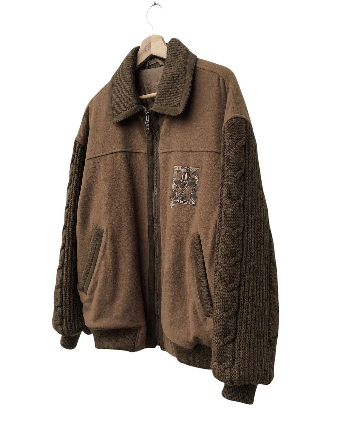 Vintage Vintage Greenclub Warner Bros & Tm 97s Varsity Jacket Size US L / EU 52-54 / 3 - 3 Thumbnail