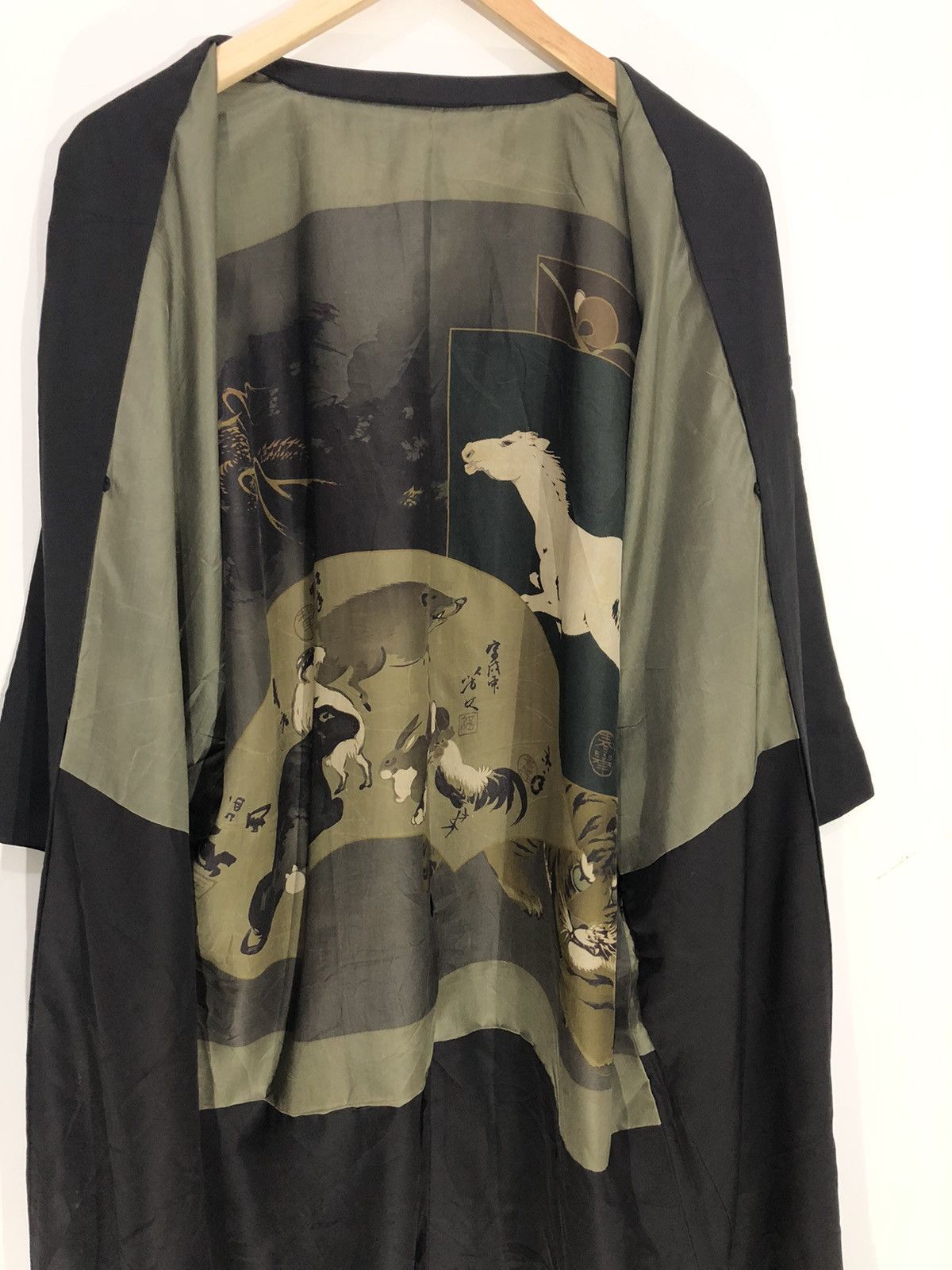 image of Kimono Hanten Japanese Traditional Big Animal Logo in Black, Men's (Size Medium)