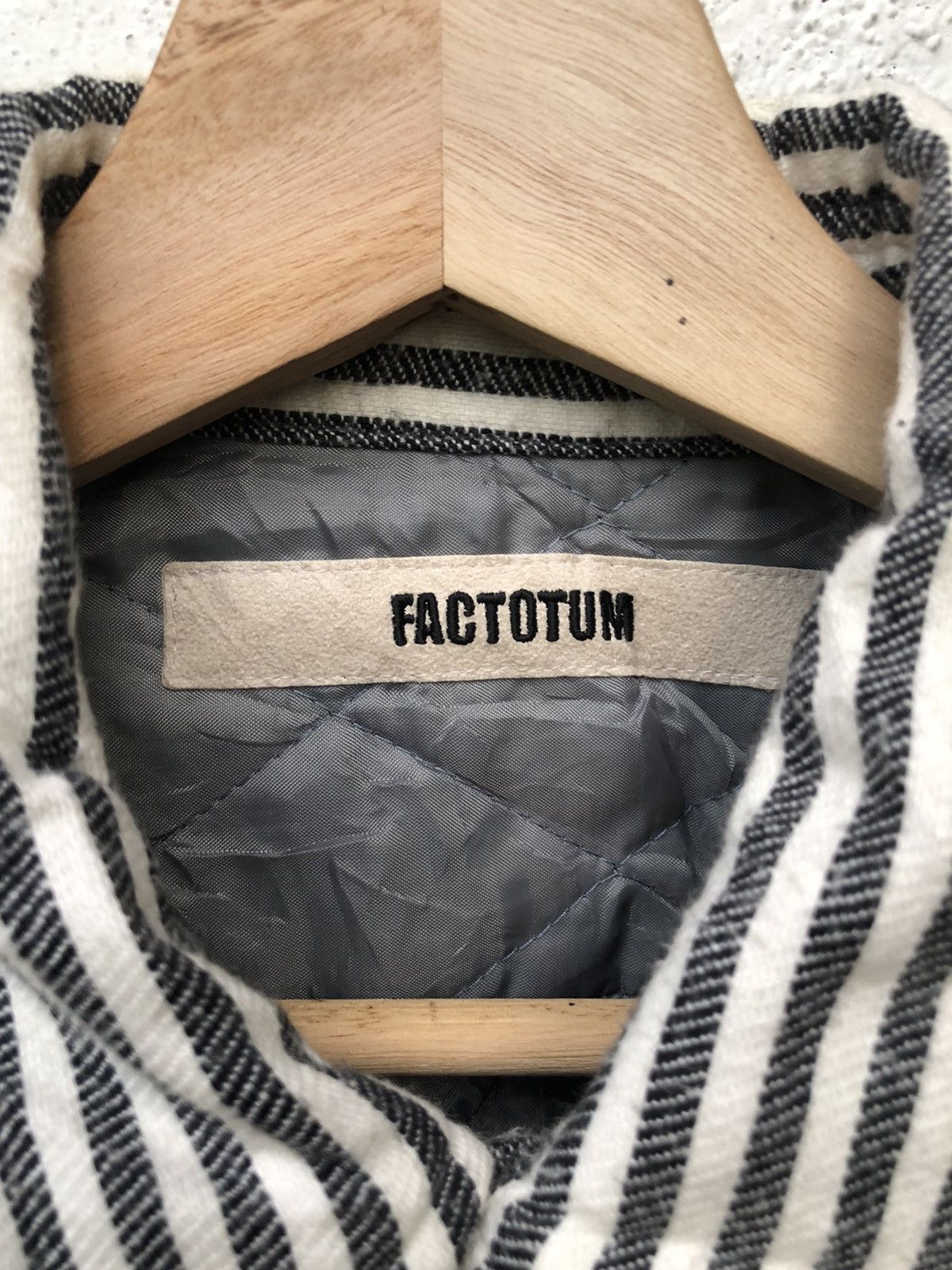 FACTOTUM FACTOTUM BUTTON UP LONG SLEEVE QUILTED TARTAN JACKET Size US S / EU 44-46 / 1 - 4 Thumbnail