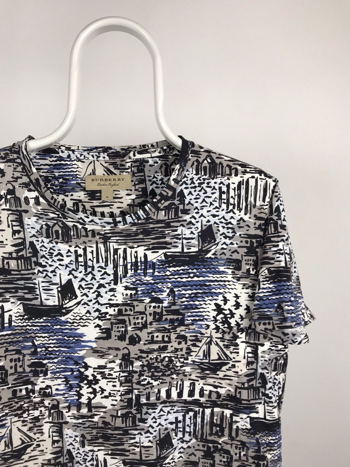 Burberry Burberry London England Printed Tee Size US L / EU 52-54 / 3 - 1 Thumbnail
