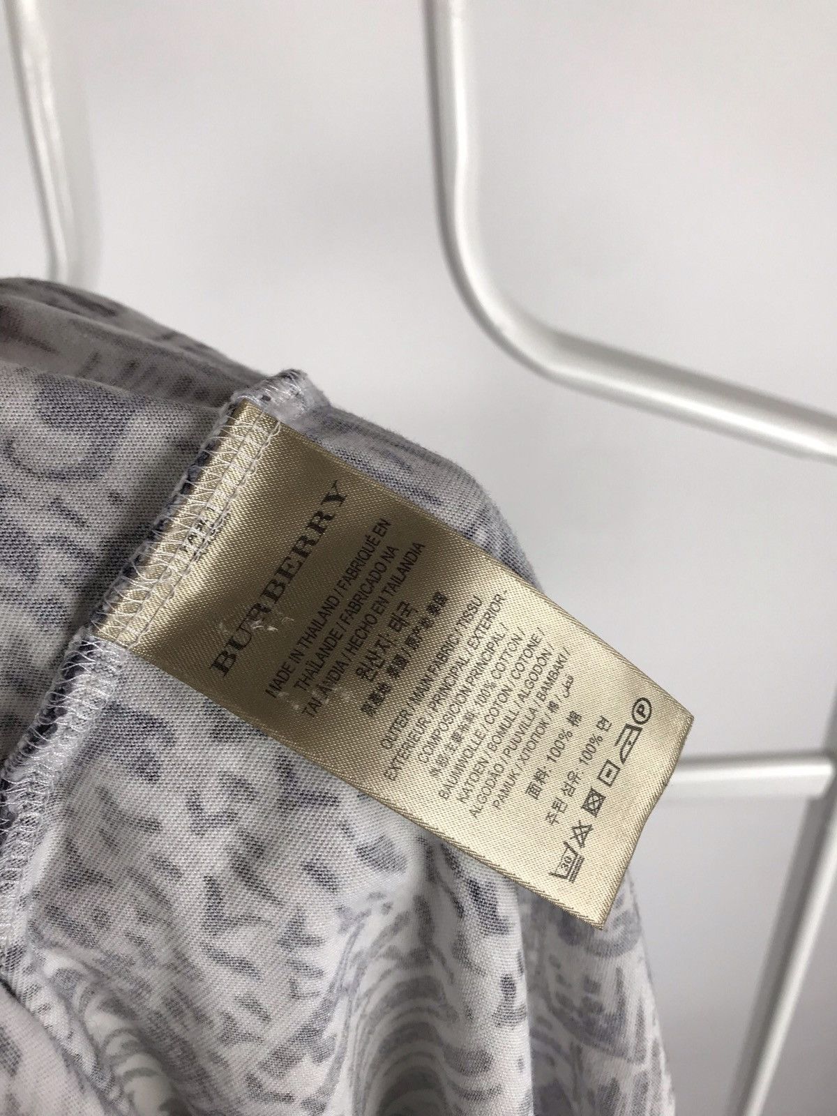 Burberry Burberry London England Printed Tee Size US L / EU 52-54 / 3 - 4 Thumbnail