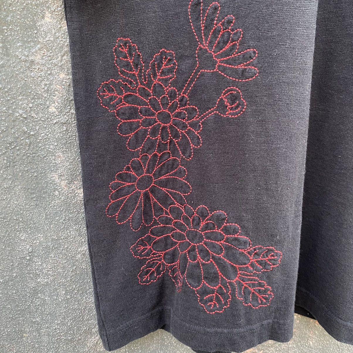 Japanese Brand Vintage Faded Y2K Infinity Embroidered ERD GRUNGE TEE Size US M / EU 48-50 / 2 - 8 Thumbnail