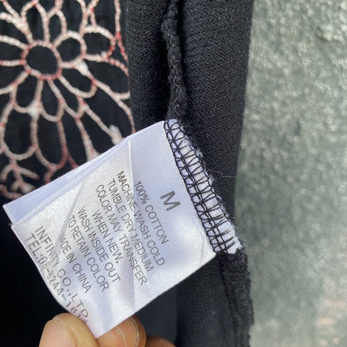 Japanese Brand Vintage Faded Y2K Infinity Embroidered ERD GRUNGE TEE Size US M / EU 48-50 / 2 - 10 Thumbnail