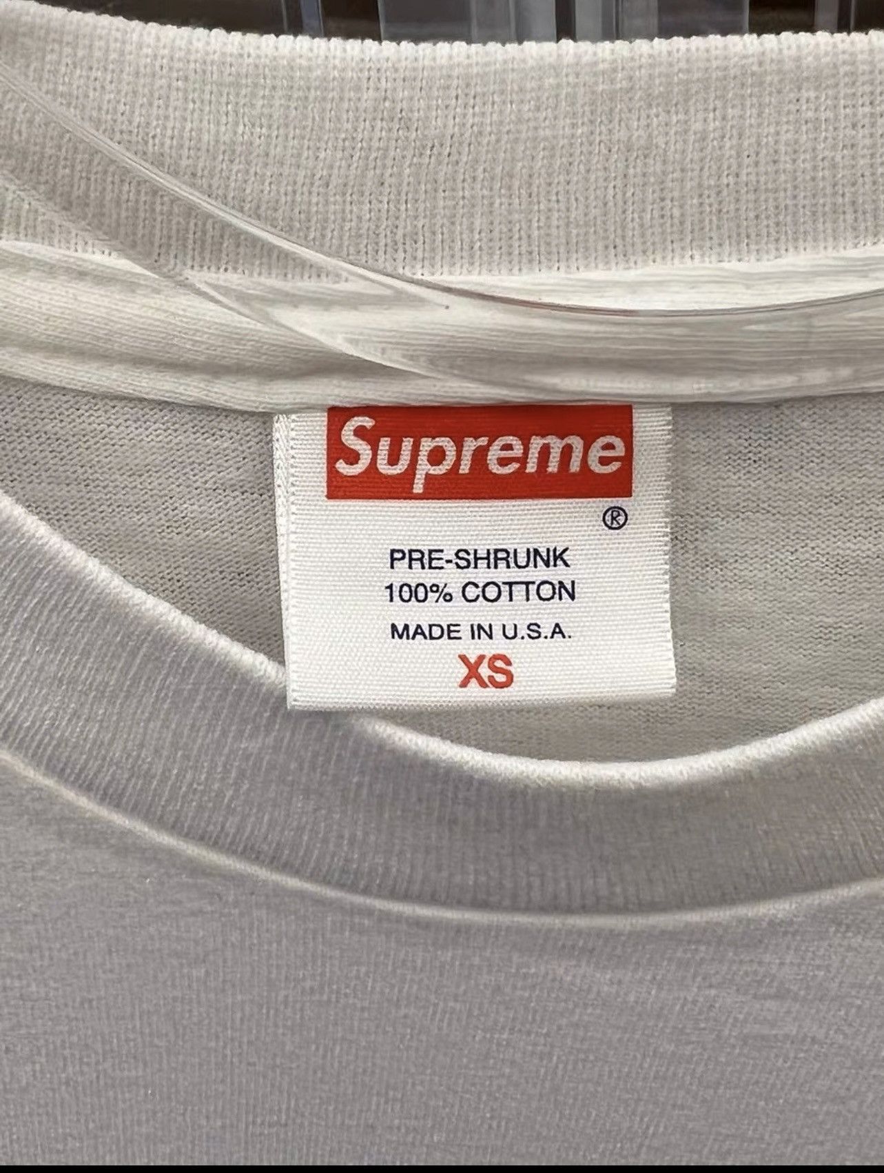 Supreme Supreme friend and family xs red on white box logo tee Size US XS / EU 42 / 0 - 2 Thumbnail