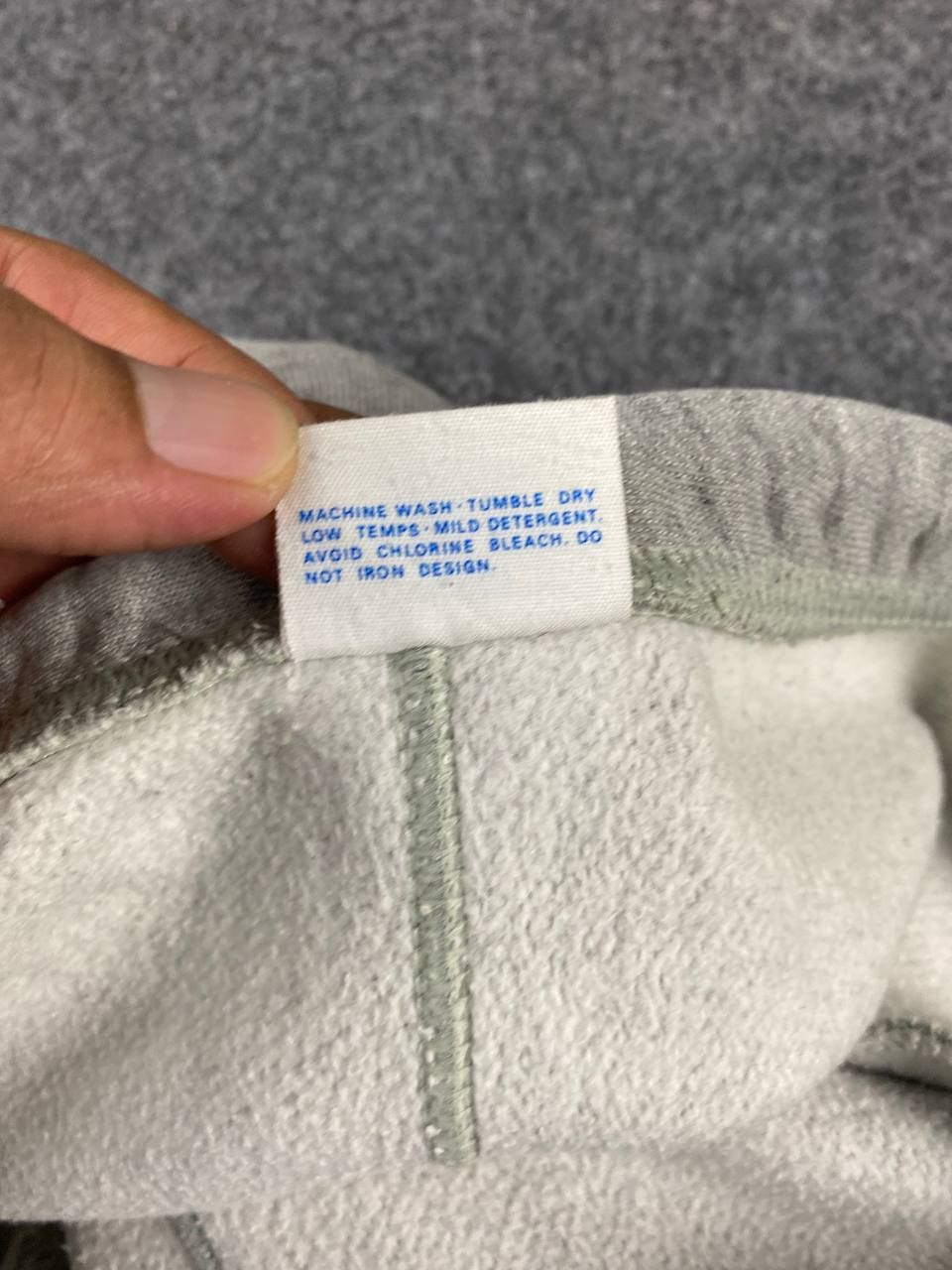 Champion vintage champion reverse weave sweatpants nice design Size US 35 - 6 Thumbnail