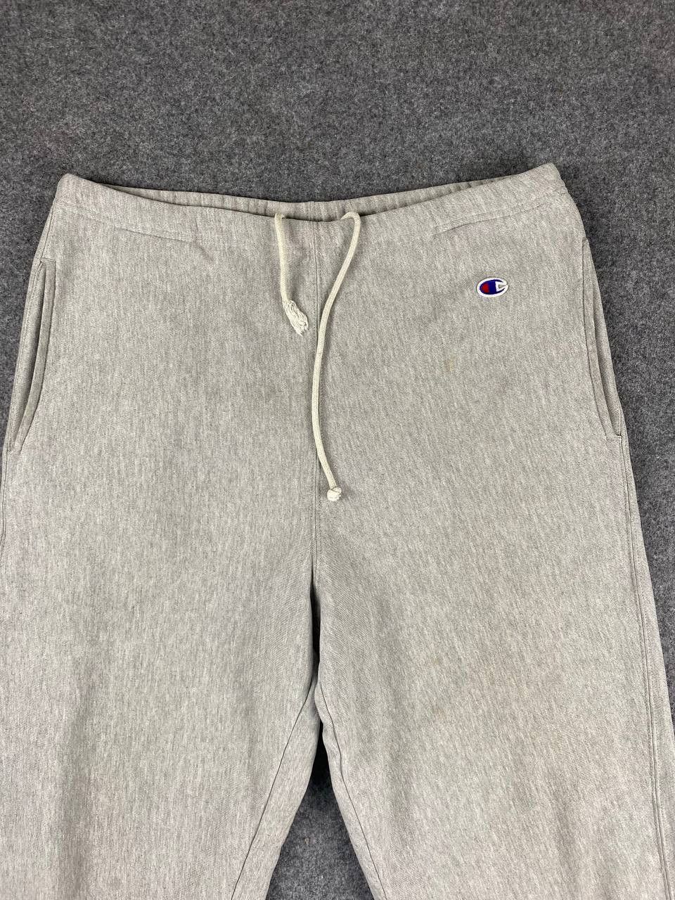 Champion vintage champion reverse weave sweatpants nice design Size US 35 - 2 Thumbnail