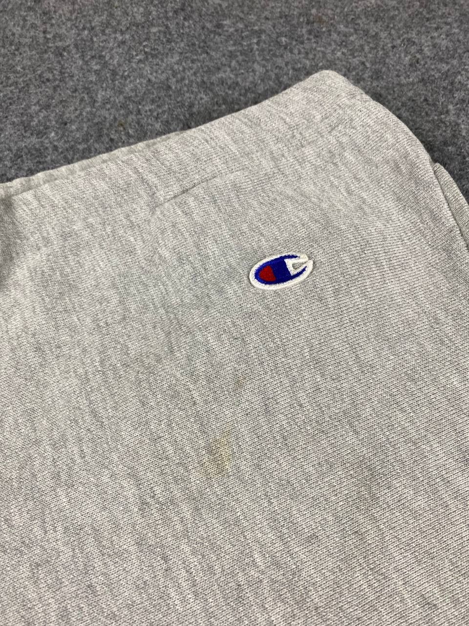 Champion vintage champion reverse weave sweatpants nice design Size US 35 - 4 Thumbnail