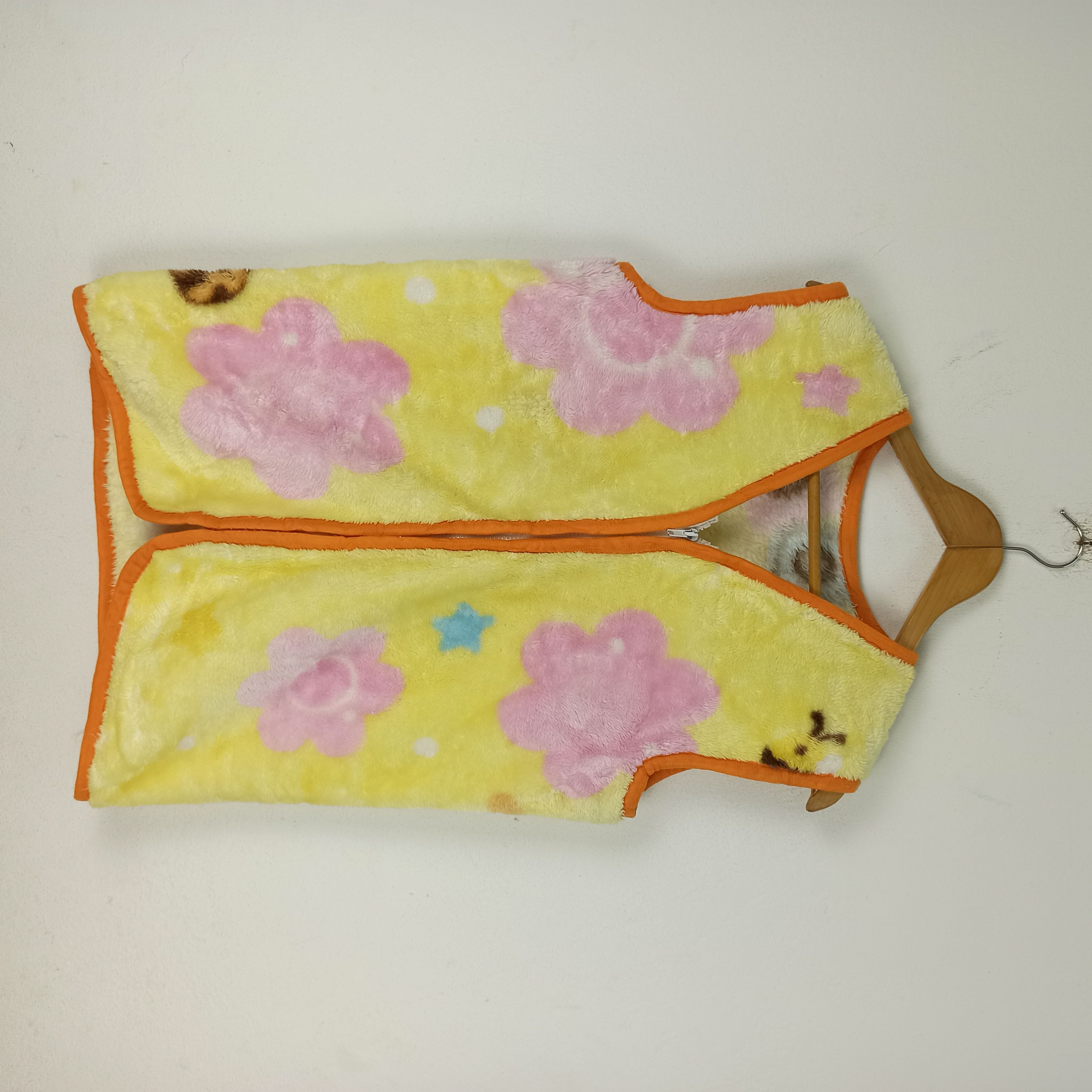 Disney Rare🔥 WINNIE THE POOH DISNEY FLEECE VEST Size US M / EU 48-50 / 2 - 3 Thumbnail