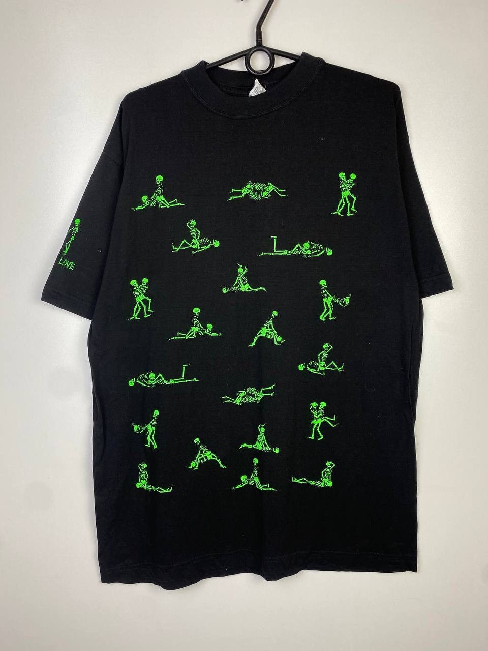 Vintage Bone in love Pornstar Humor 90s vintage t-shirt size L Size US L / EU 52-54 / 3 - 1 Thumbnail