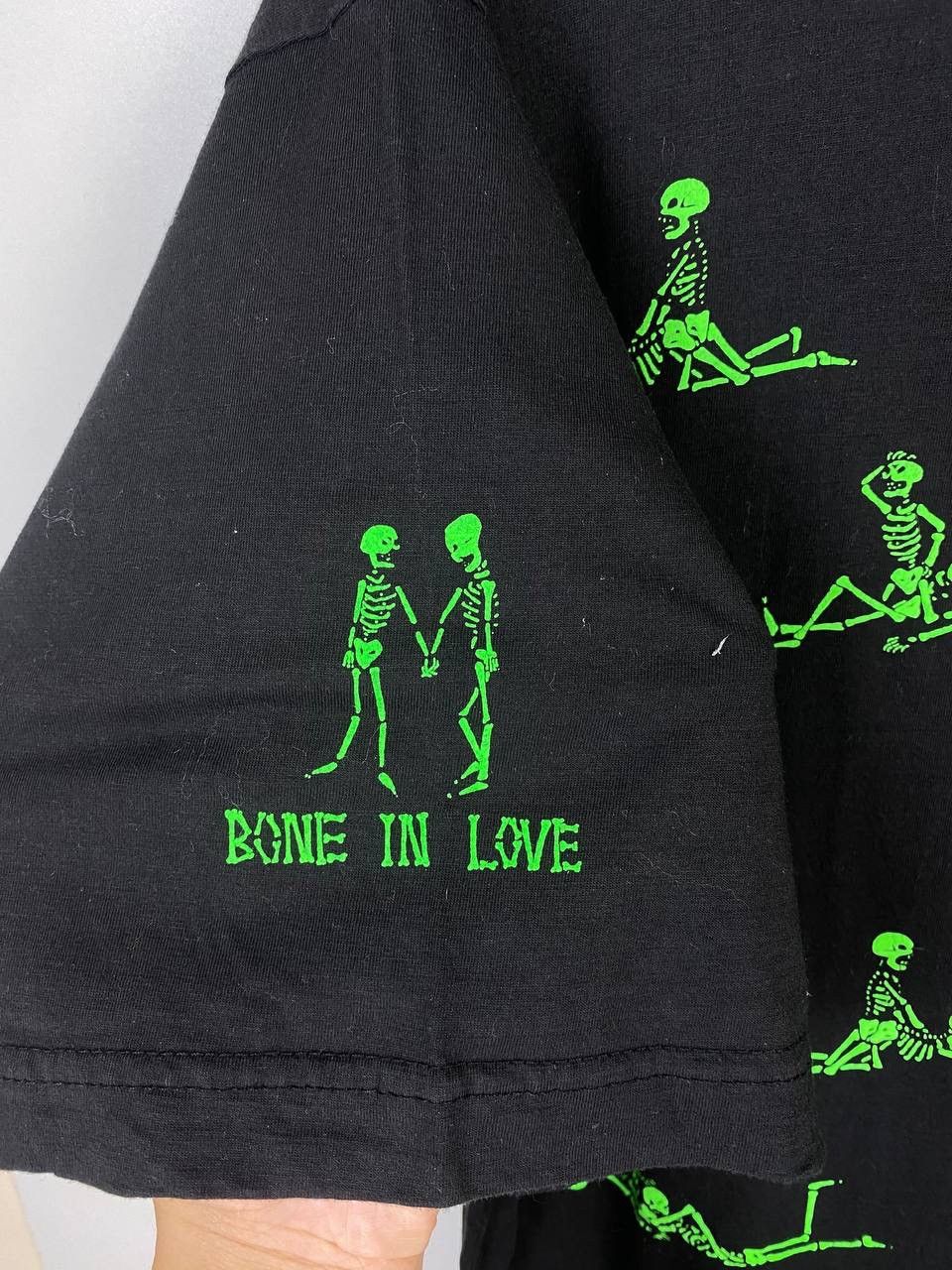 Vintage Bone in love Pornstar Humor 90s vintage t-shirt size L Size US L / EU 52-54 / 3 - 3 Thumbnail