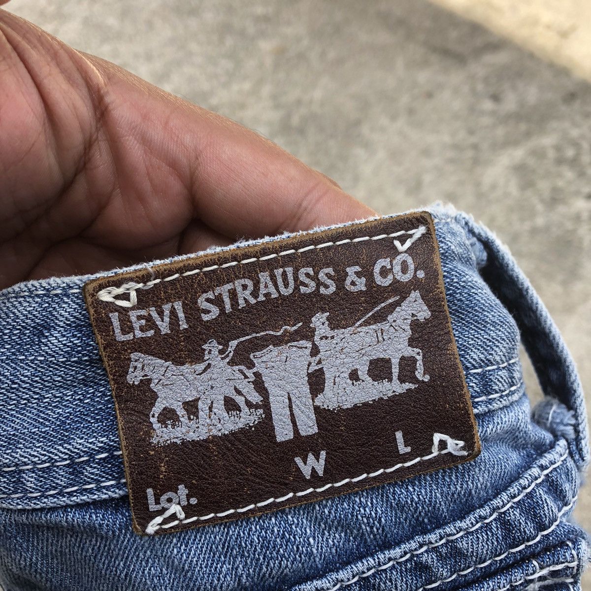Levi's × Vintage 🔥Rare🔥Levis Stoned Wash Rips Distresss Cropped Jeans Size 29" - 14 Thumbnail