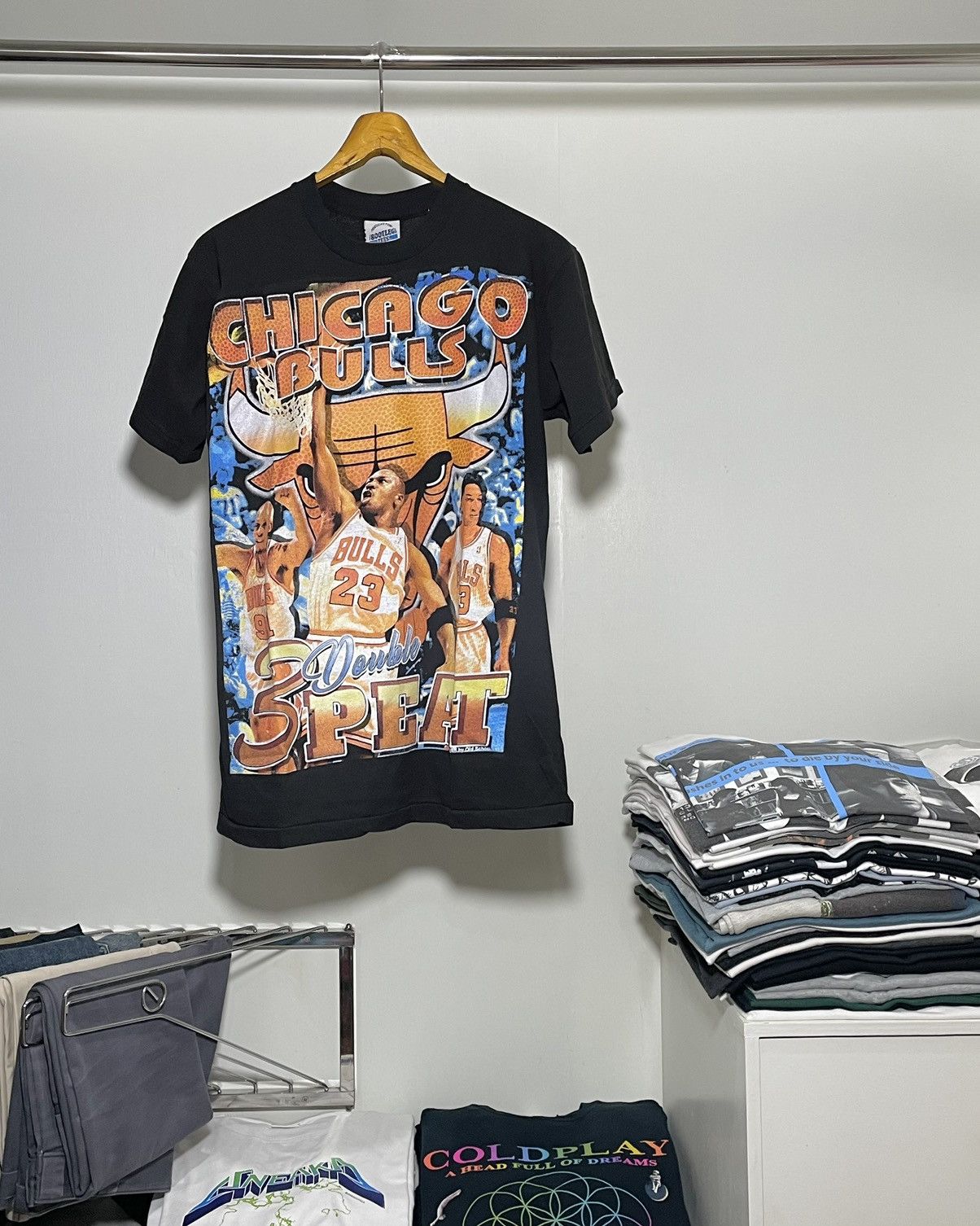 image of Chicago Bulls Nba Modern Bootleg Tees T-Shirt in Faded Black, Men's (Size Large)
