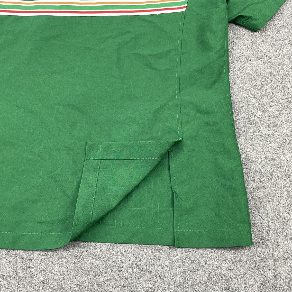 Vintage Vintage 7 Eleven Embroided Logo Zipper Shirt Size US L / EU 52-54 / 3 - 6 Thumbnail