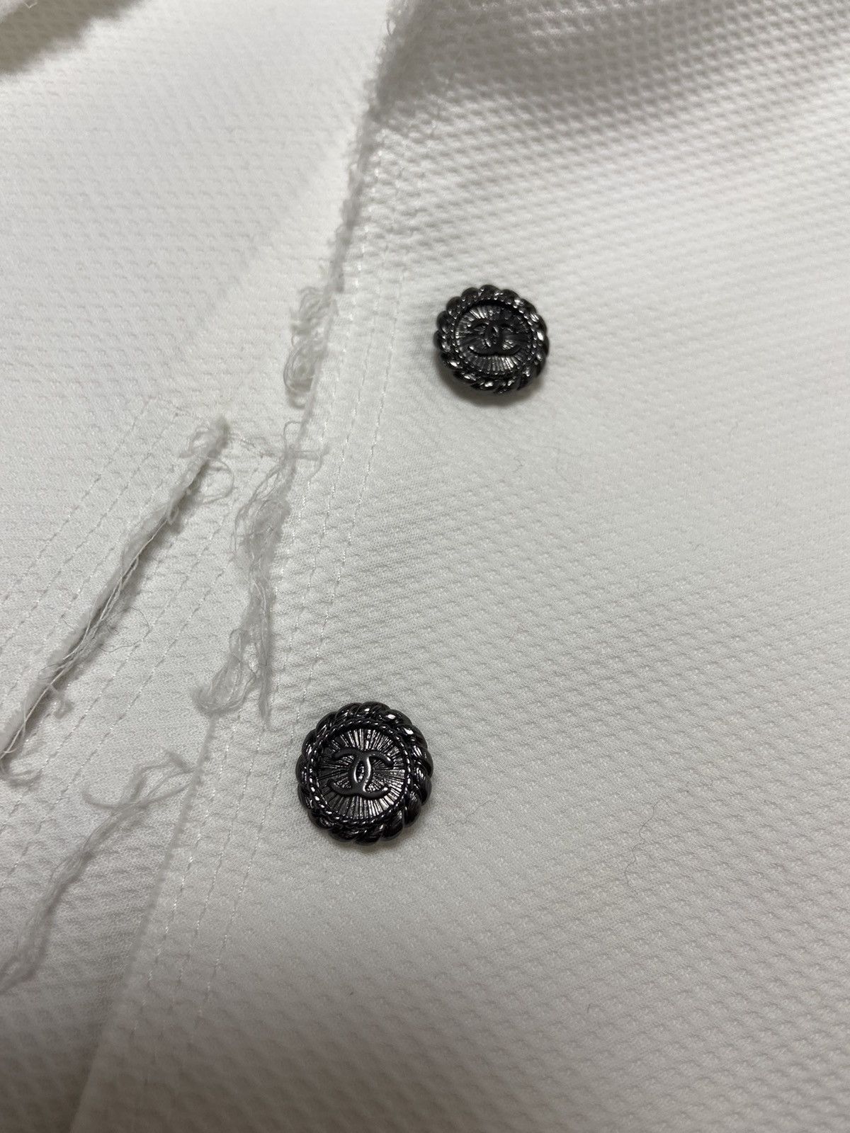 Chanel 38 Chanel cc logo button sleeveless blazer jacket white Size XS / US 0-2 / IT 36-38 - 6 Thumbnail