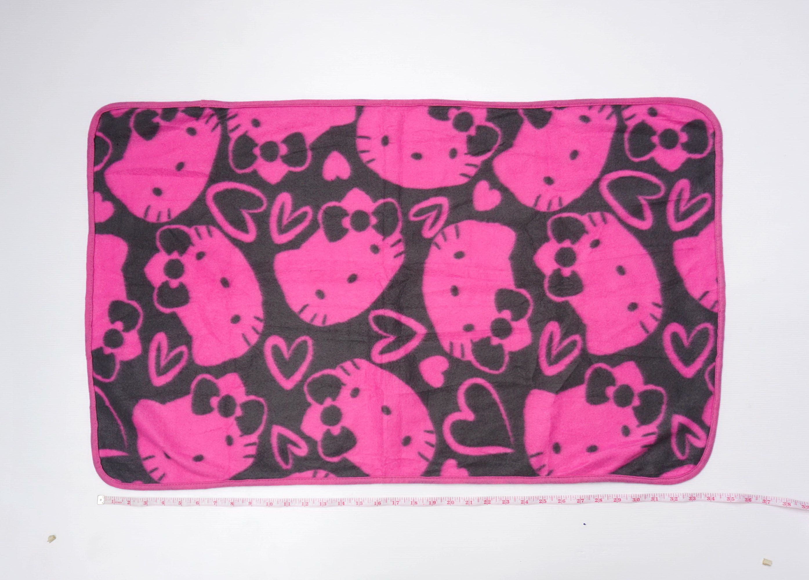 HELLO KITTY Small Fleece Body Blanket