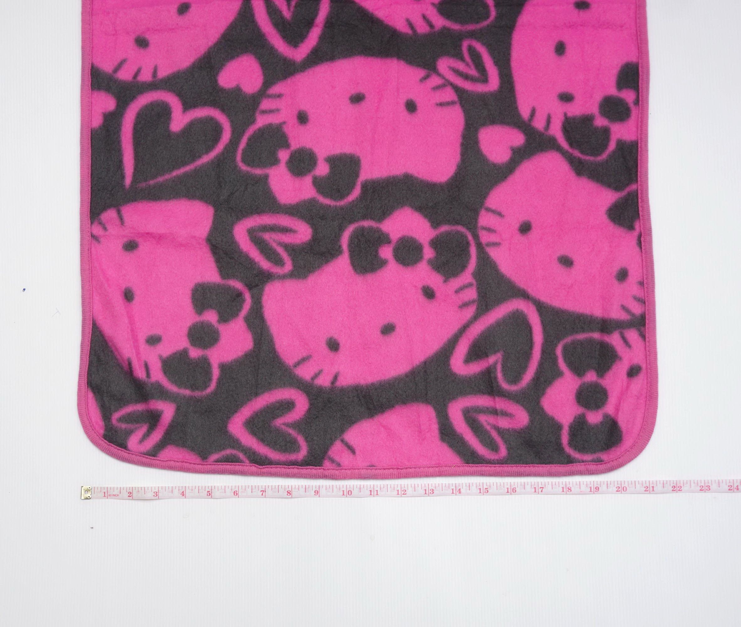 HELLO KITTY Small Fleece Body Blanket