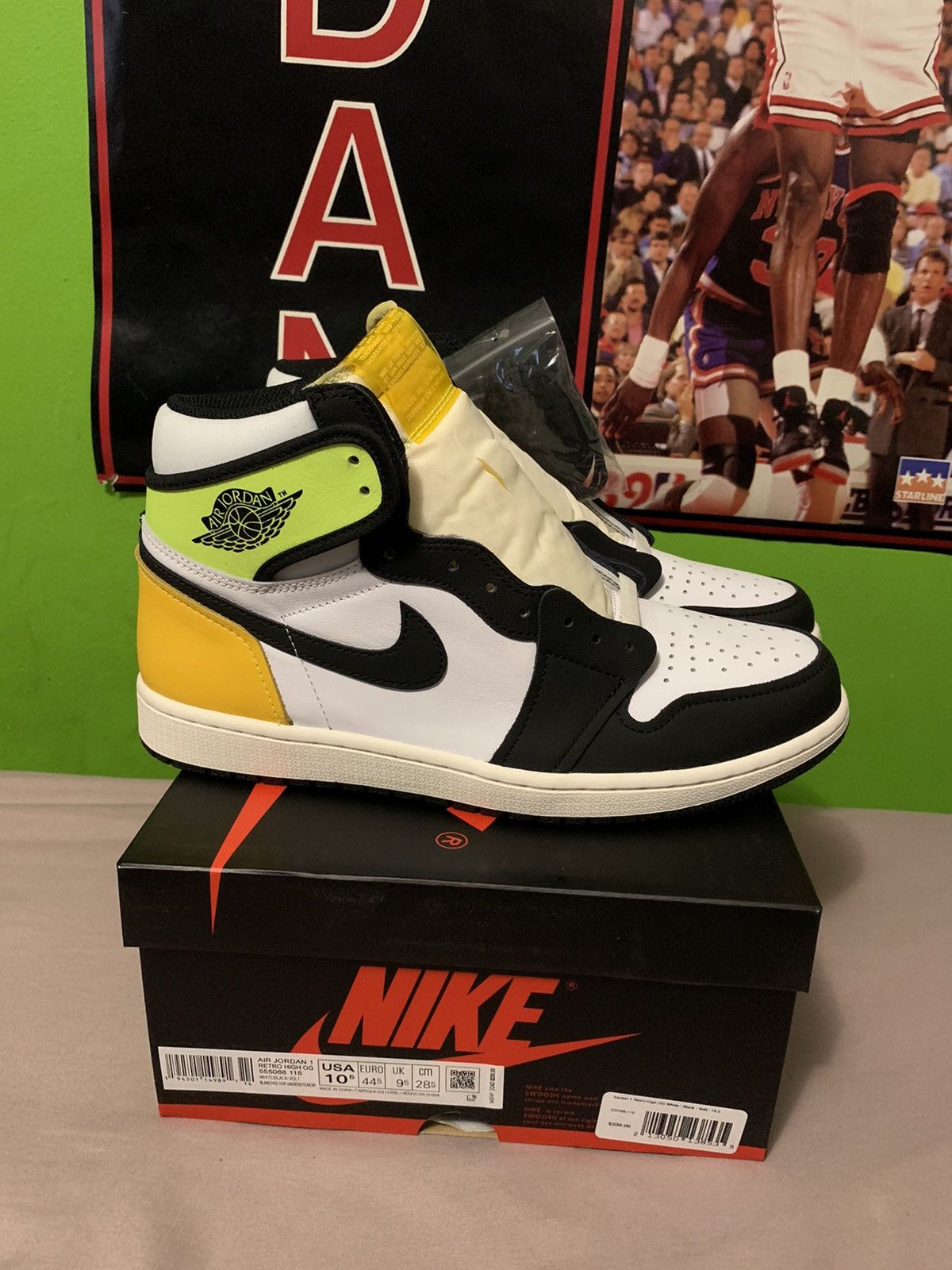 Jordan Brand × Nike Jordan 1 High Volt Black-White Yellow Size US 10.5 / EU 43-44 - 1 Thumbnail