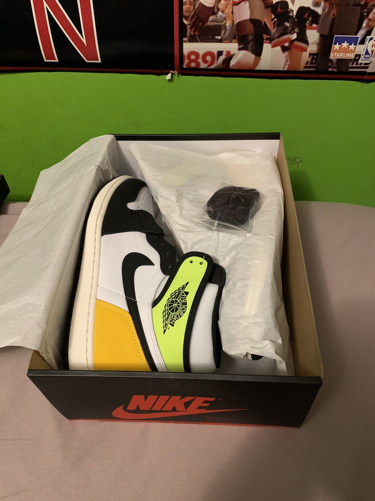 Jordan Brand × Nike Jordan 1 High Volt Black-White Yellow Size US 10.5 / EU 43-44 - 5 Thumbnail
