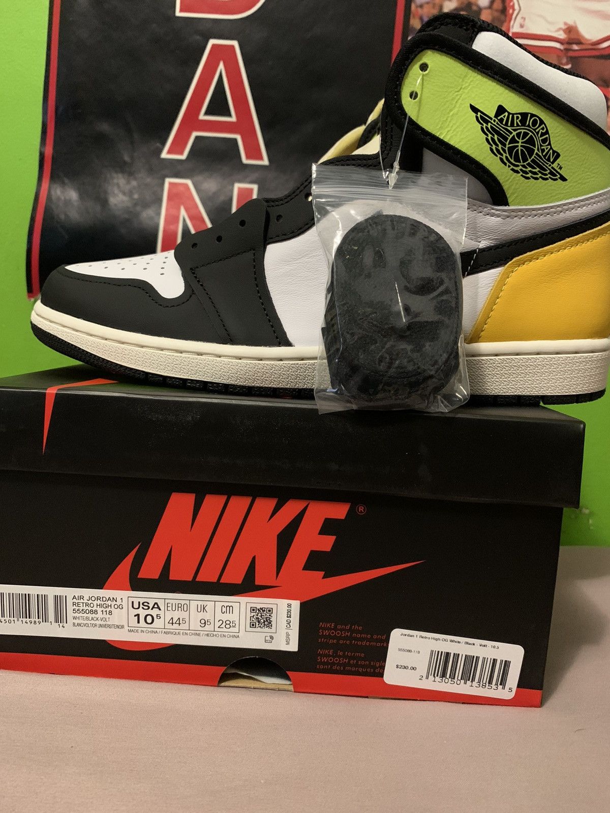 Jordan Brand × Nike Jordan 1 High Volt Black-White Yellow Size US 10.5 / EU 43-44 - 7 Thumbnail