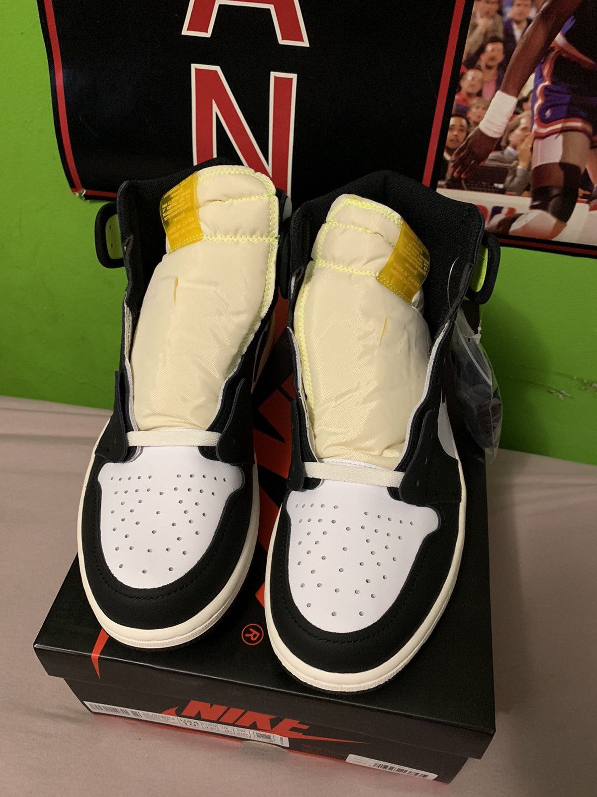 Jordan Brand × Nike Jordan 1 High Volt Black-White Yellow Size US 10.5 / EU 43-44 - 2 Thumbnail
