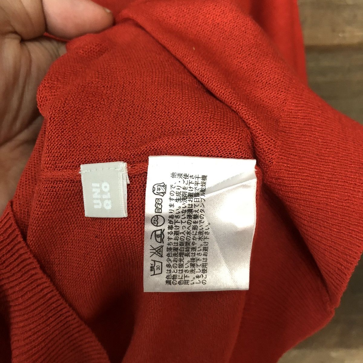 Japanese Brand Uniqlo Fine Gauge Knit Red Patterned Cardigan #7220 Size L / US 10 / IT 46 - 8 Thumbnail