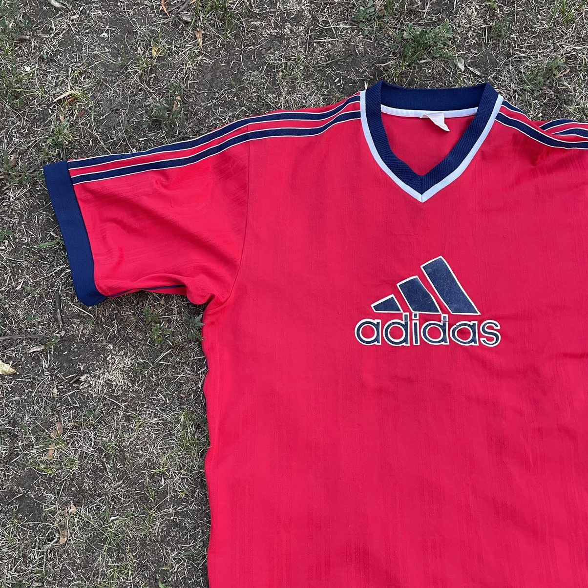 Vintage Vintage 90s Adidas Logo Tee Red Stripes Streetwear Drip M Size US M / EU 48-50 / 2 - 3 Thumbnail