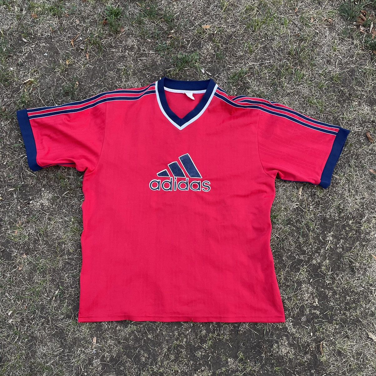 Vintage Vintage 90s Adidas Logo Tee Red Stripes Streetwear Drip M Size US M / EU 48-50 / 2 - 1 Thumbnail