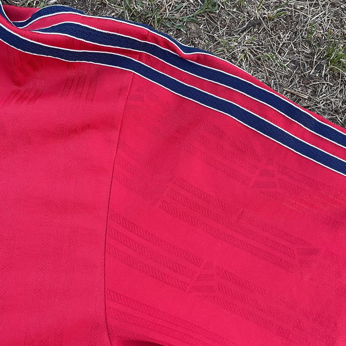 Vintage Vintage 90s Adidas Logo Tee Red Stripes Streetwear Drip M Size US M / EU 48-50 / 2 - 5 Thumbnail