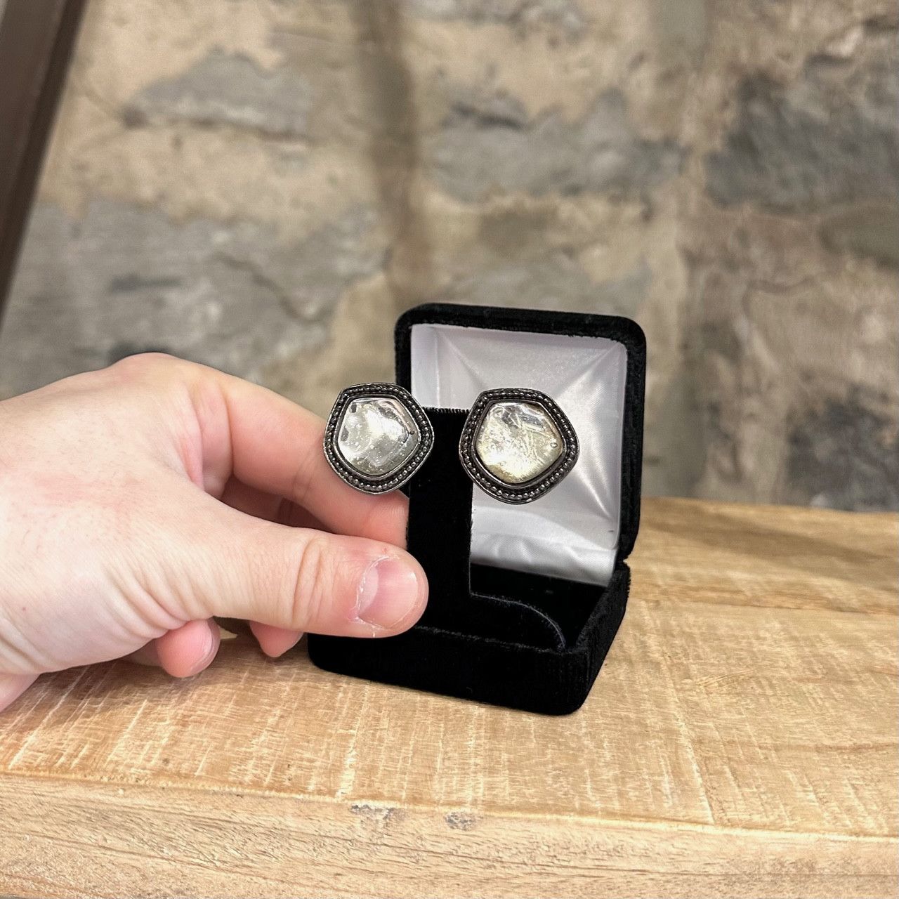 Yves Saint Laurent Yves Saint-Laurent Vintage Clear Glass Clip-on Earrings Size ONE SIZE - 9 Thumbnail