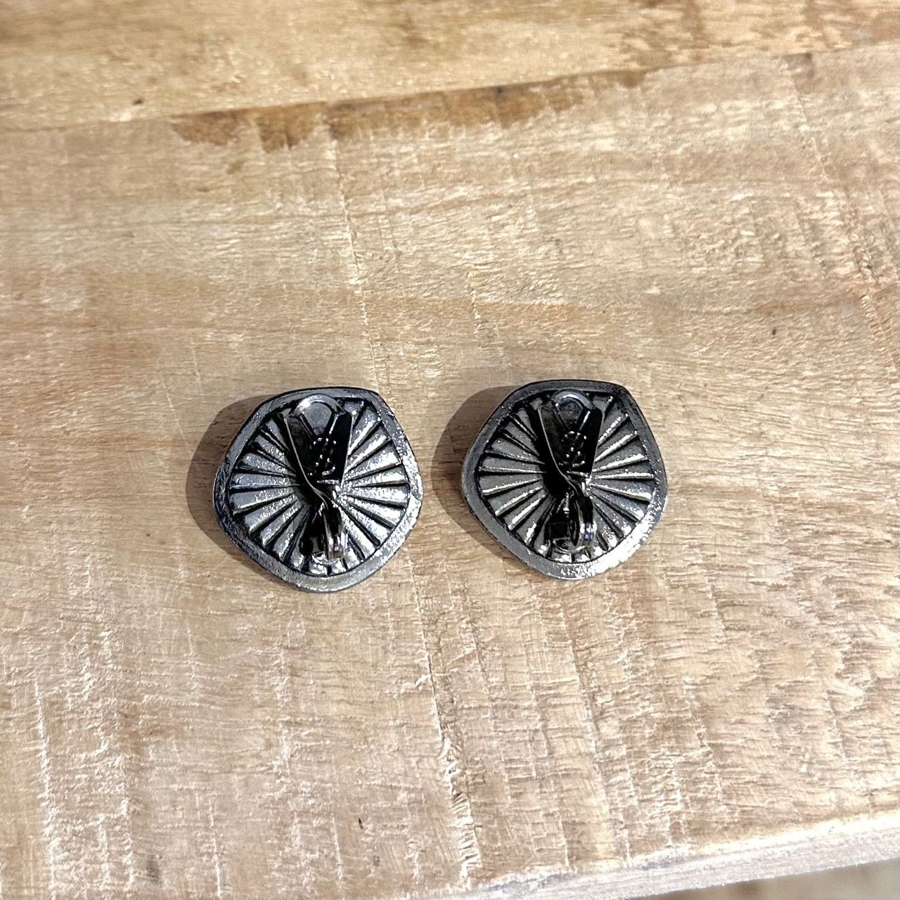 Yves Saint Laurent Yves Saint-Laurent Vintage Clear Glass Clip-on Earrings Size ONE SIZE - 6 Thumbnail