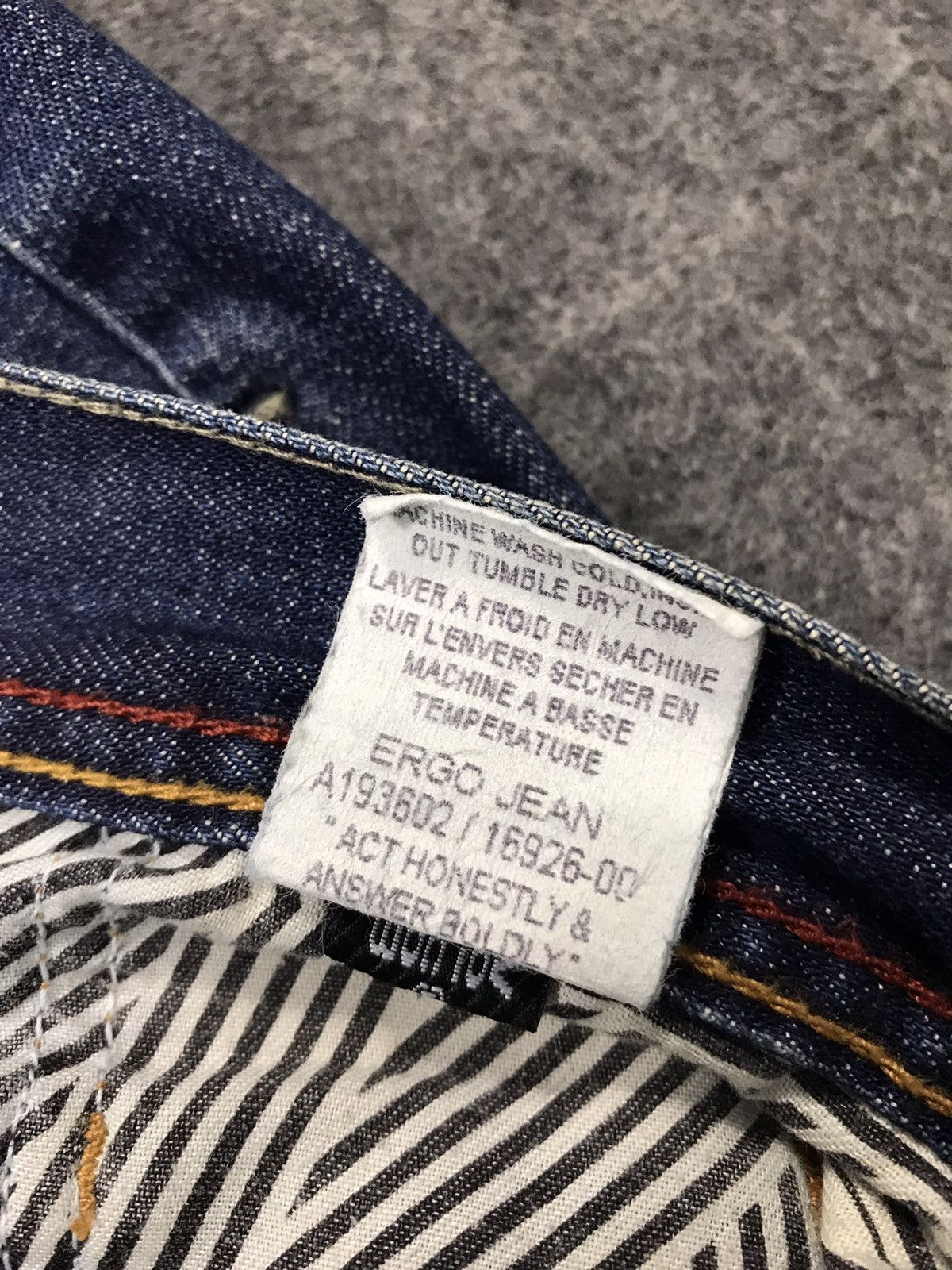 Volcom Vintage Volcom Brand Blue Colour Button Denim Jeans Size US 33 - 16 Thumbnail