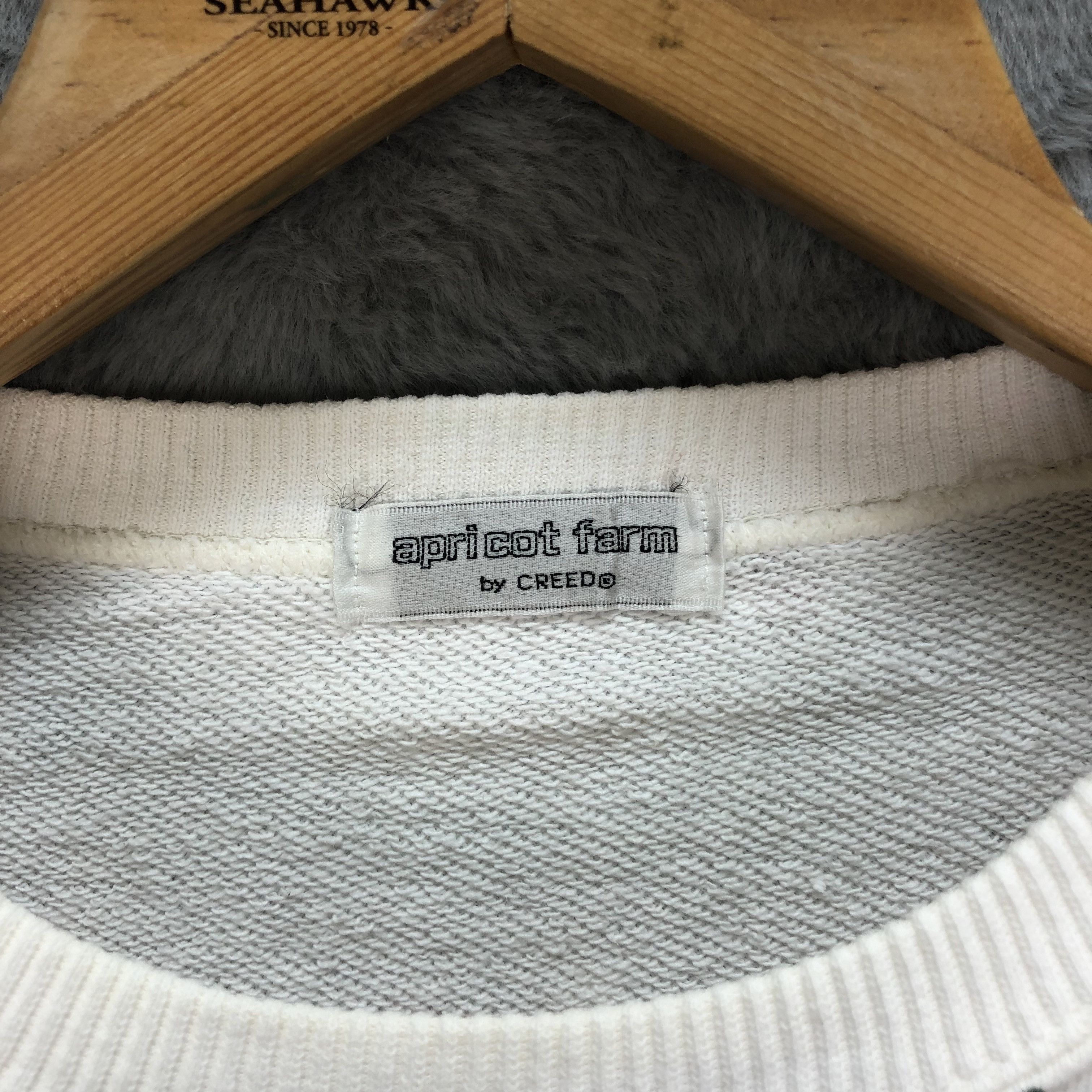 Japanese Brand RABBIT ENJOY GOLF APRICOT FARM BY CREED SWEATER #5155-176 Size US S / EU 44-46 / 1 - 9 Thumbnail