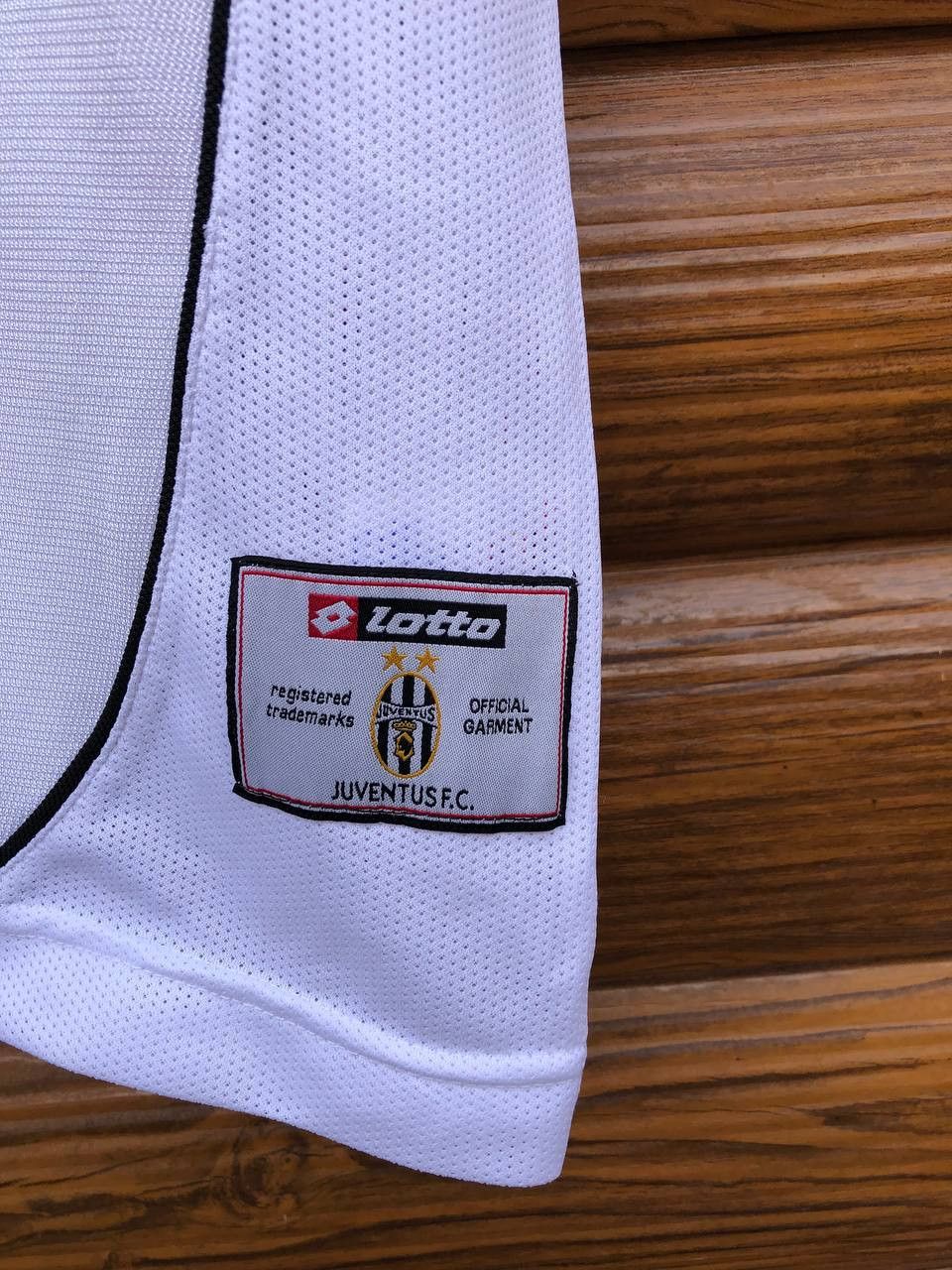 Lotto Sport VINTAGE JUVENTUS AWAY FOOTBALL SHIRT LOTTO SOCCER JERSEY Size US L / EU 52-54 / 3 - 7 Thumbnail