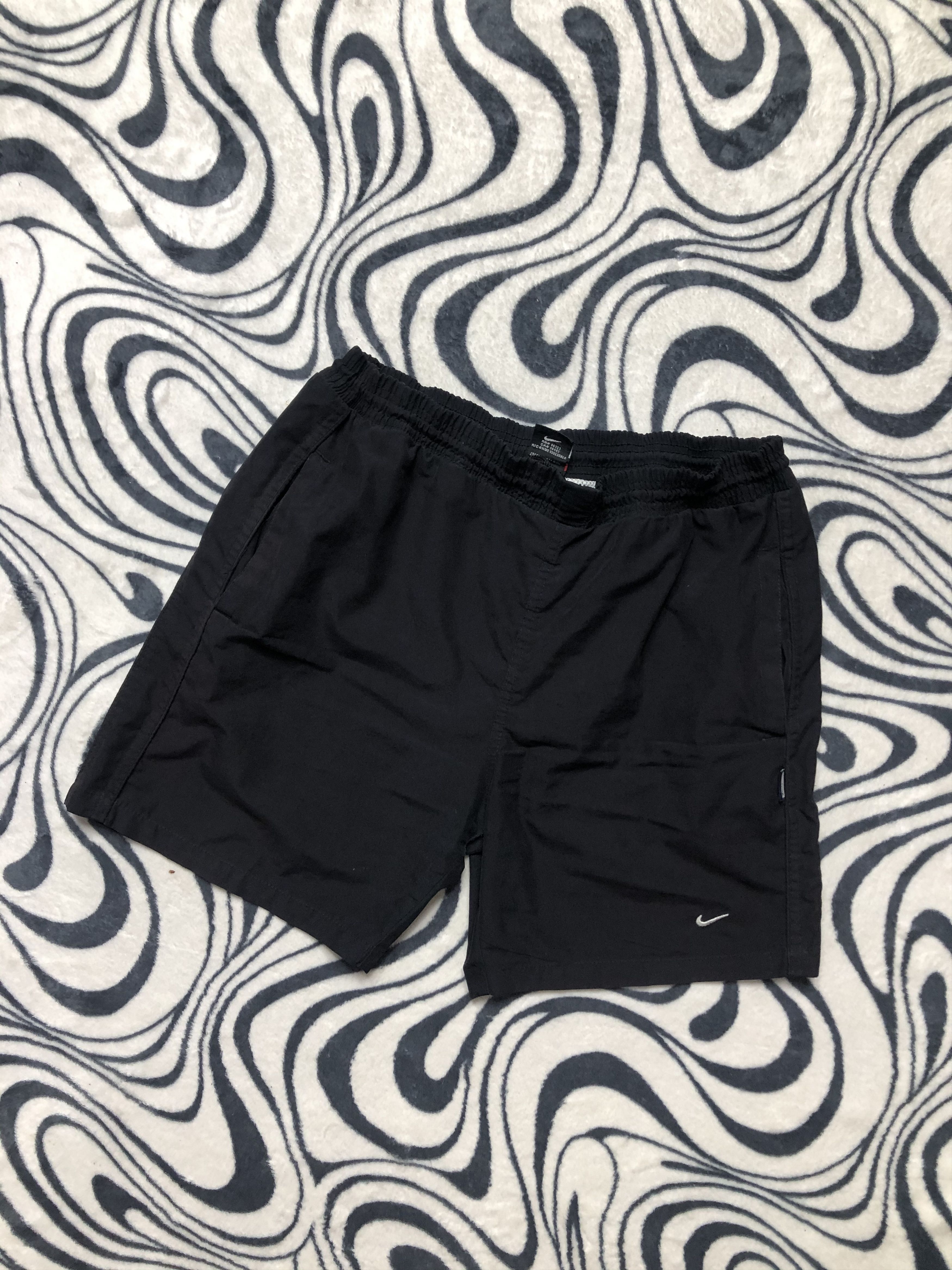 Nike × Vintage Nike Vintage Mens Nylon Shorts Made In Usa Size US 34 / EU 50 - 1 Thumbnail