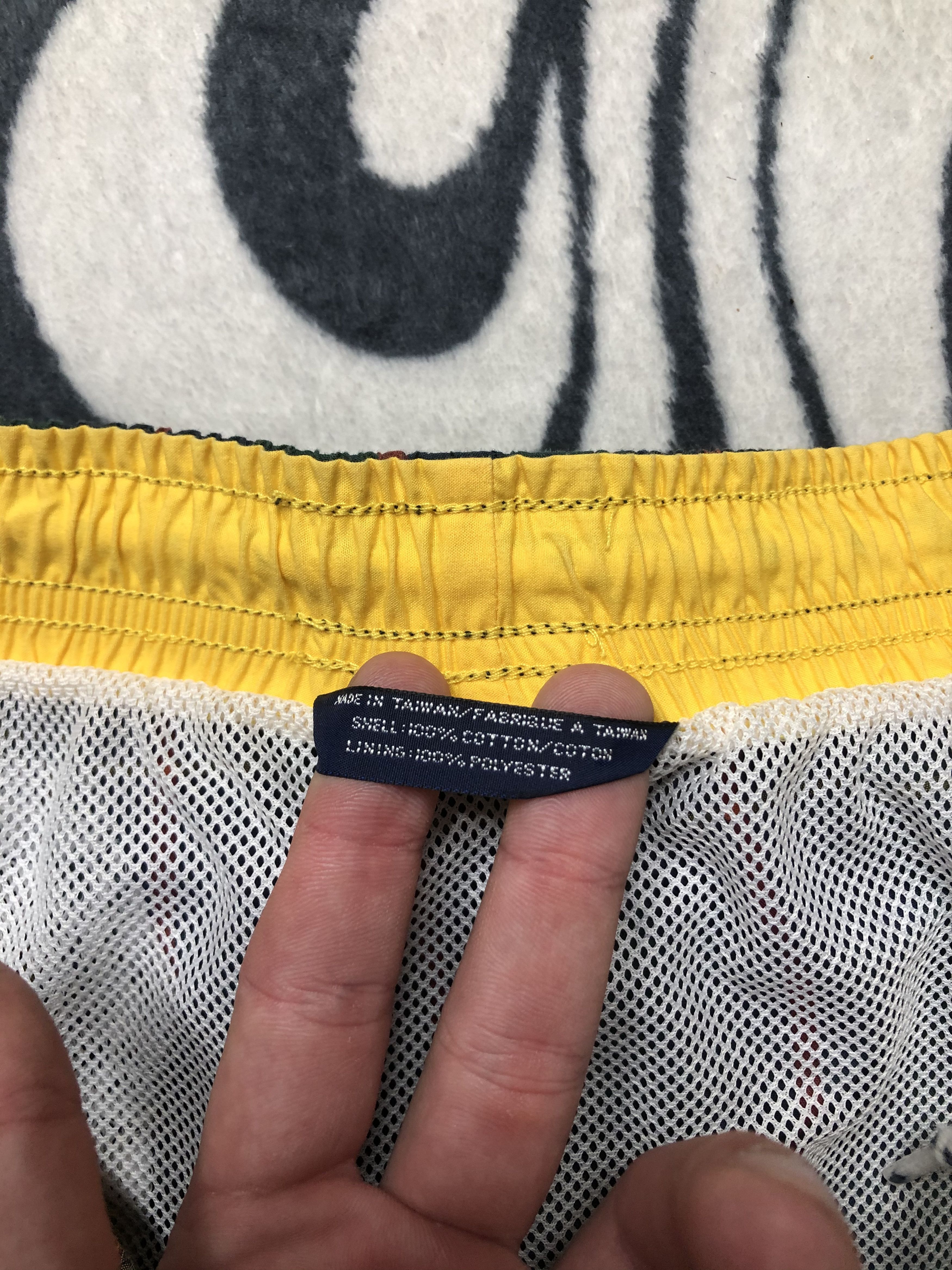 Tommy Hilfiger × Vintage Tommy Hilfiger Vintage Nylon Shorts Size US 34 / EU 50 - 3 Thumbnail