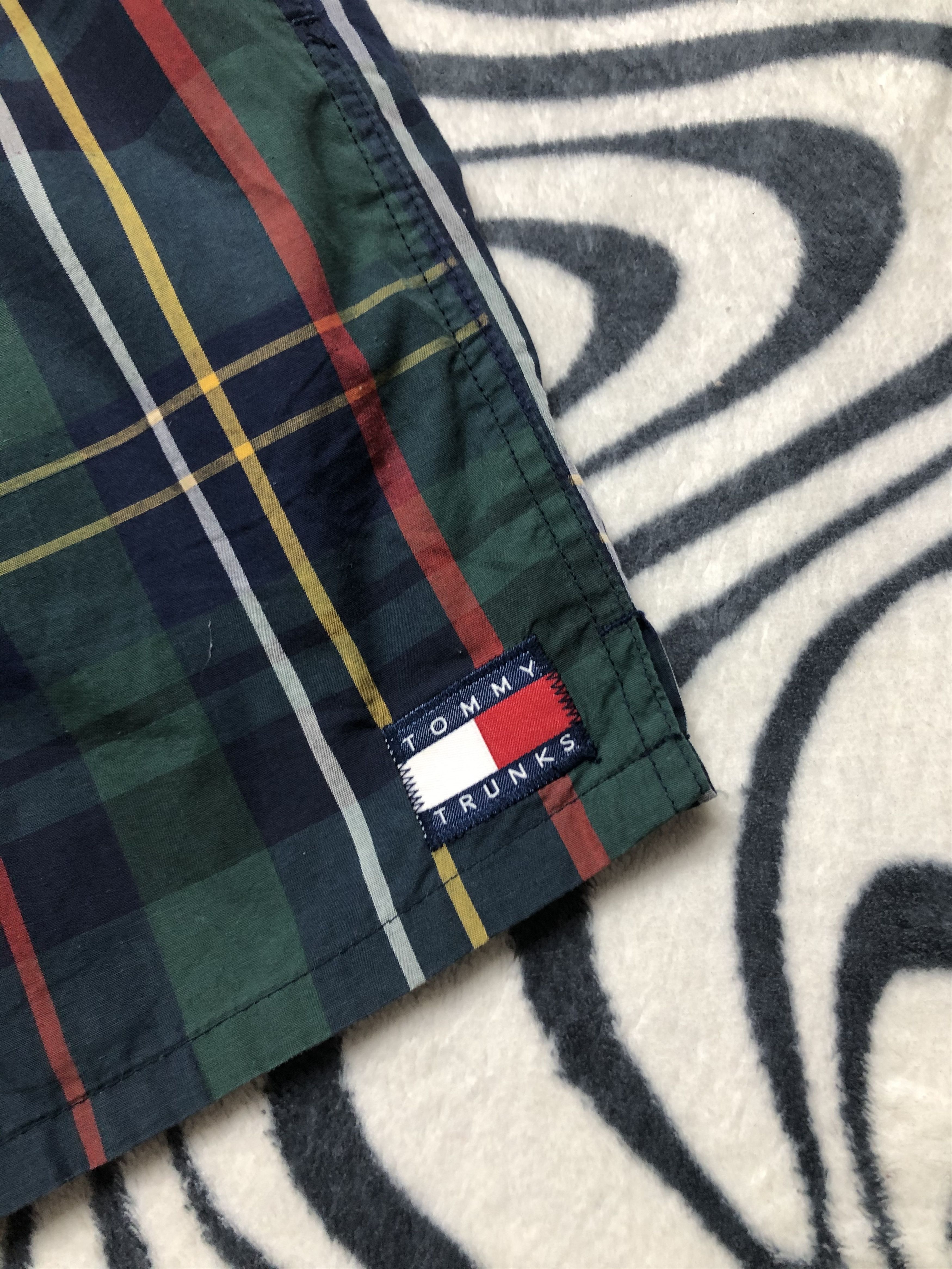 Tommy Hilfiger × Vintage Tommy Hilfiger Vintage Nylon Shorts Size US 34 / EU 50 - 2 Thumbnail