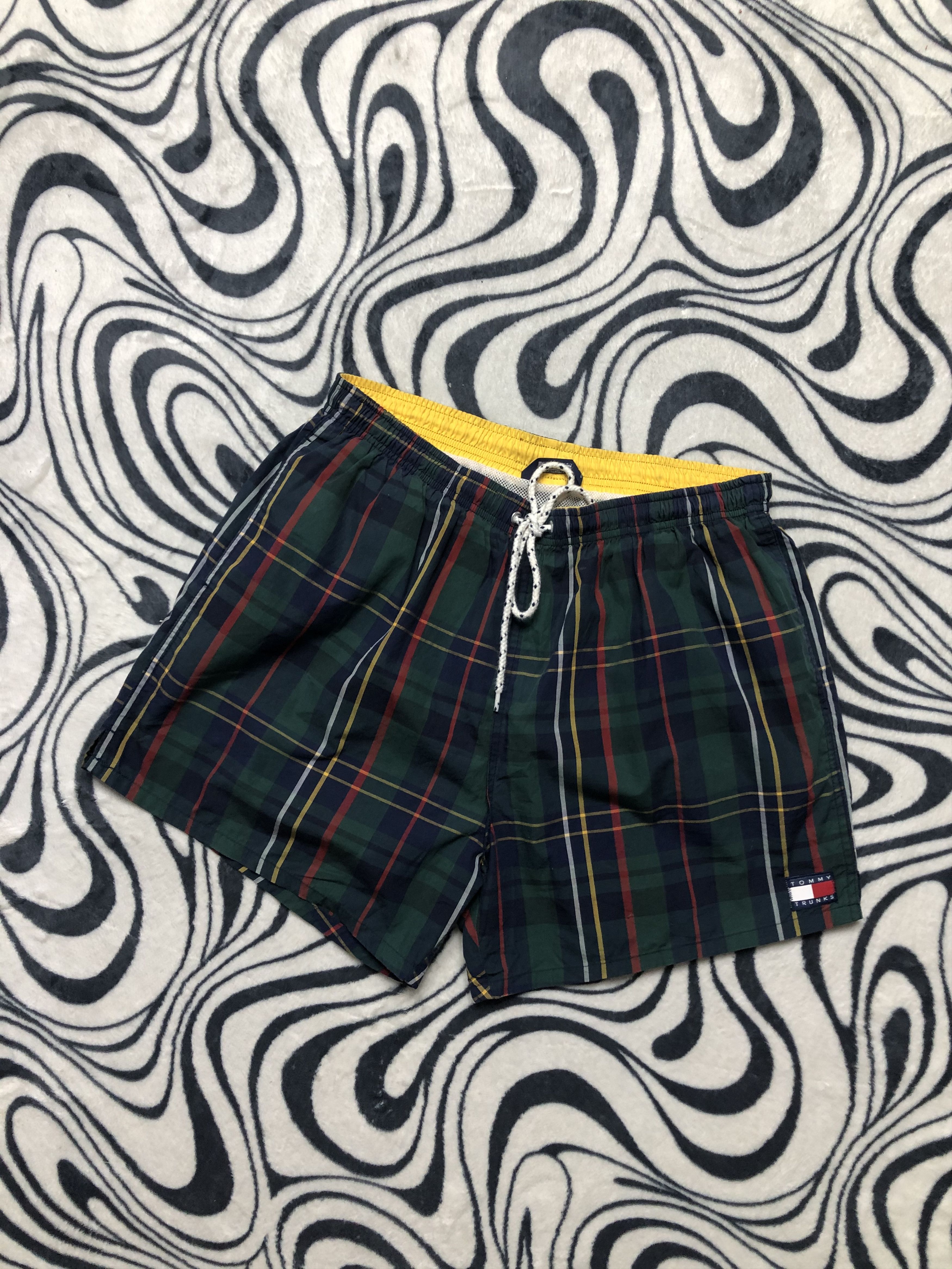 Tommy Hilfiger × Vintage Tommy Hilfiger Vintage Nylon Shorts Size US 34 / EU 50 - 1 Thumbnail