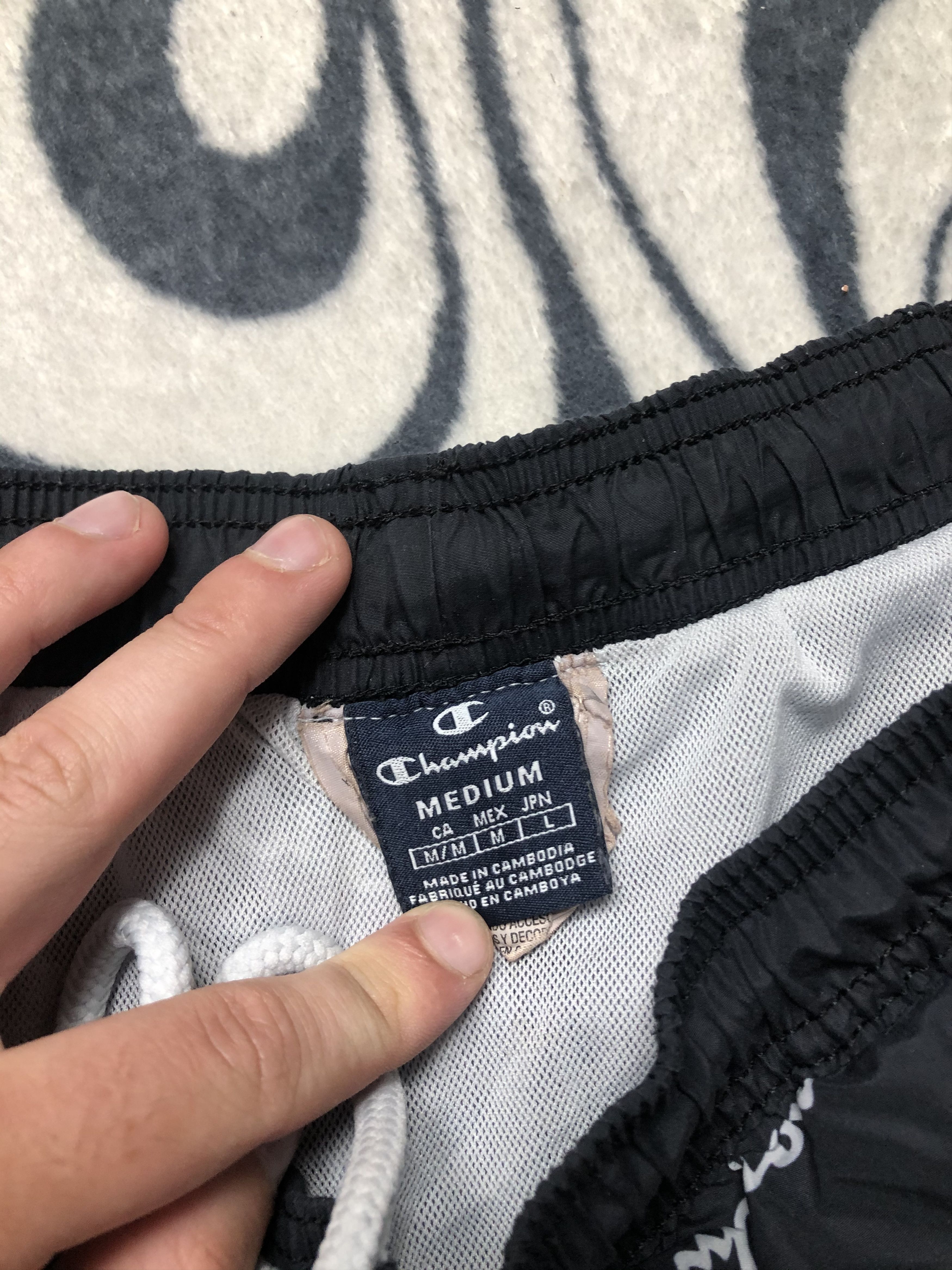 Champion × Vintage Champion Vintage Mens Nylon Shorts Size US 32 / EU 48 - 3 Thumbnail