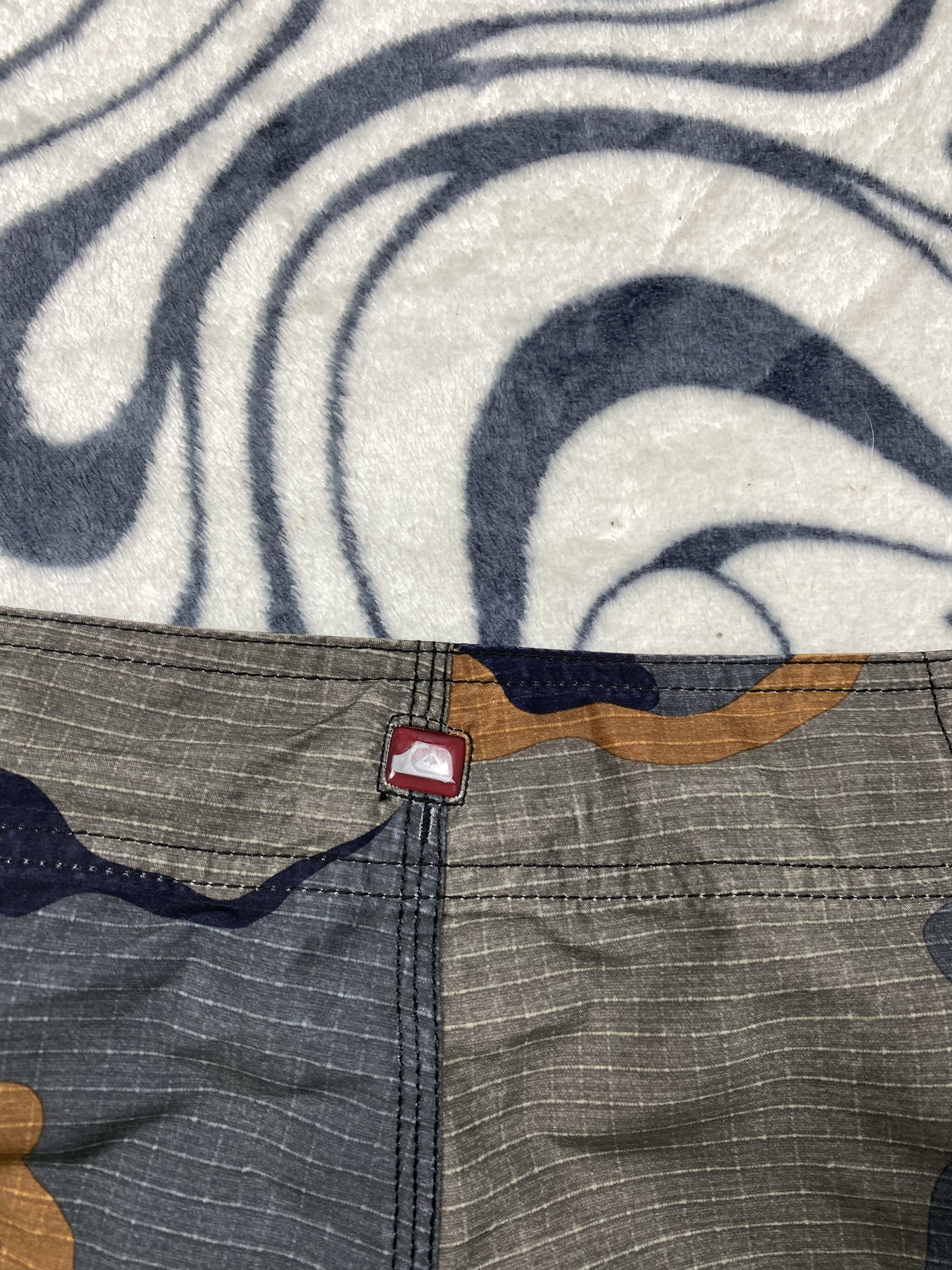 Quiksilver × Vintage Quiksilver Vintage Mens Shorts Size US 38 / EU 54 - 9 Thumbnail